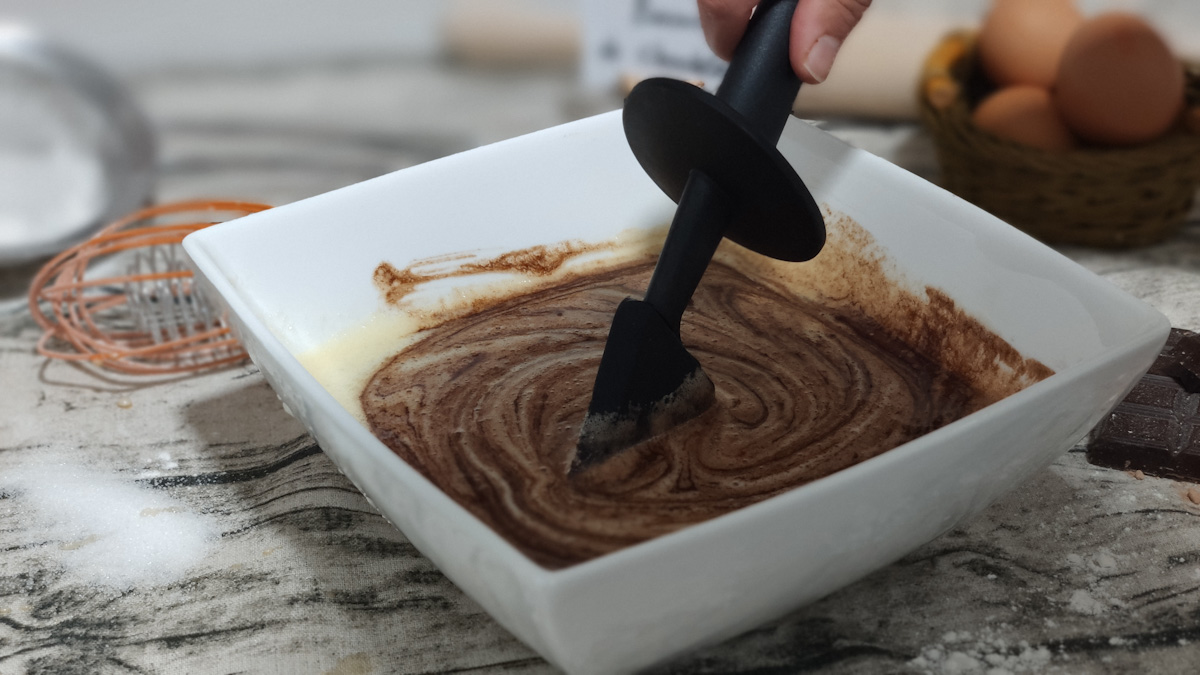 bizcocho cubierto de chocolate