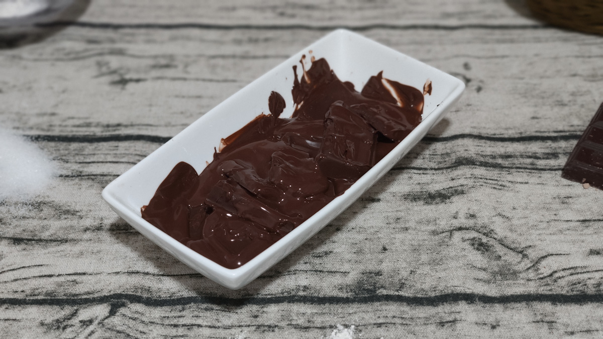 bizcocho cubierto de chocolate