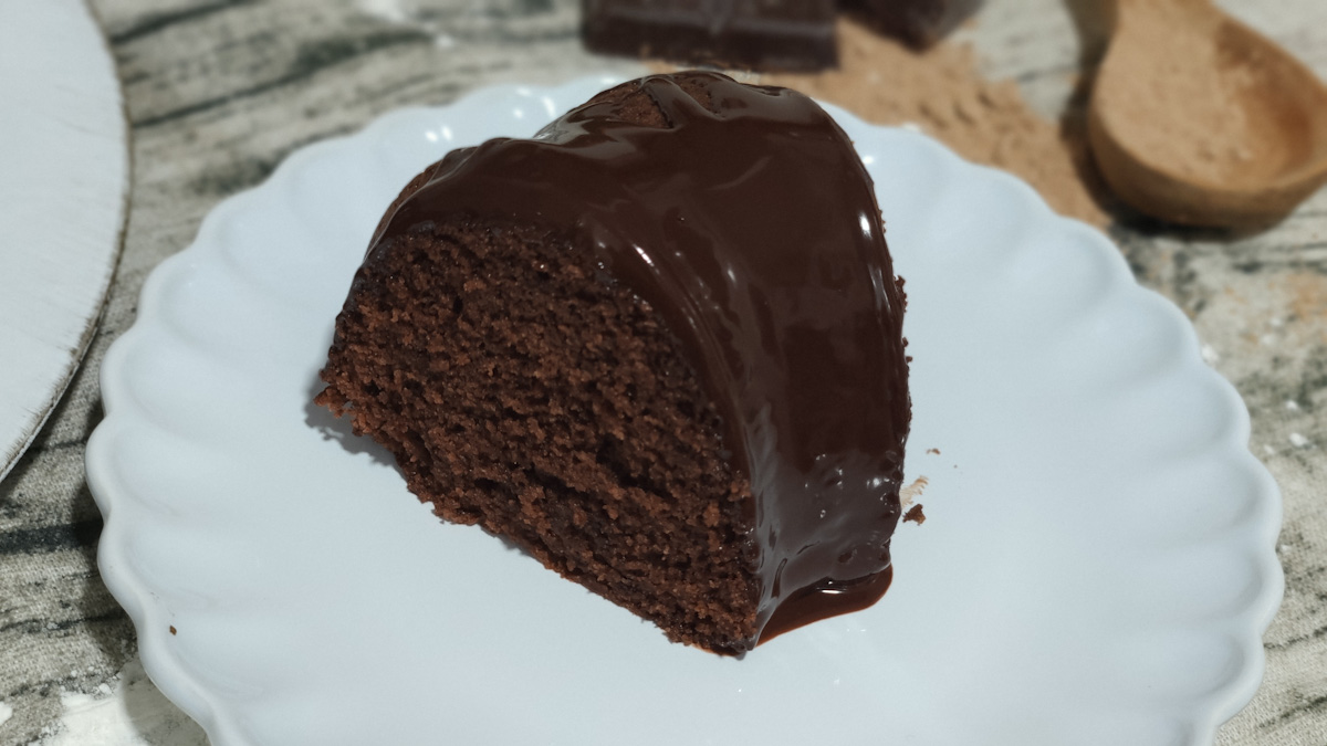 bizcocho cubierto de chocolate