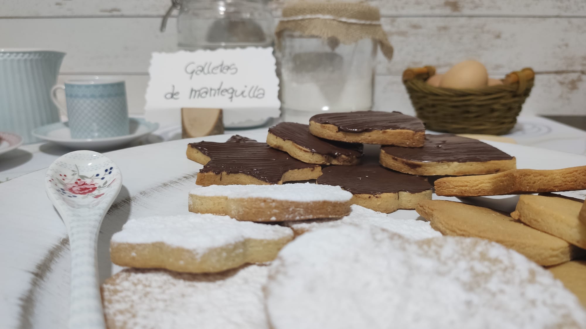 bizcocho cubierto de chocolate