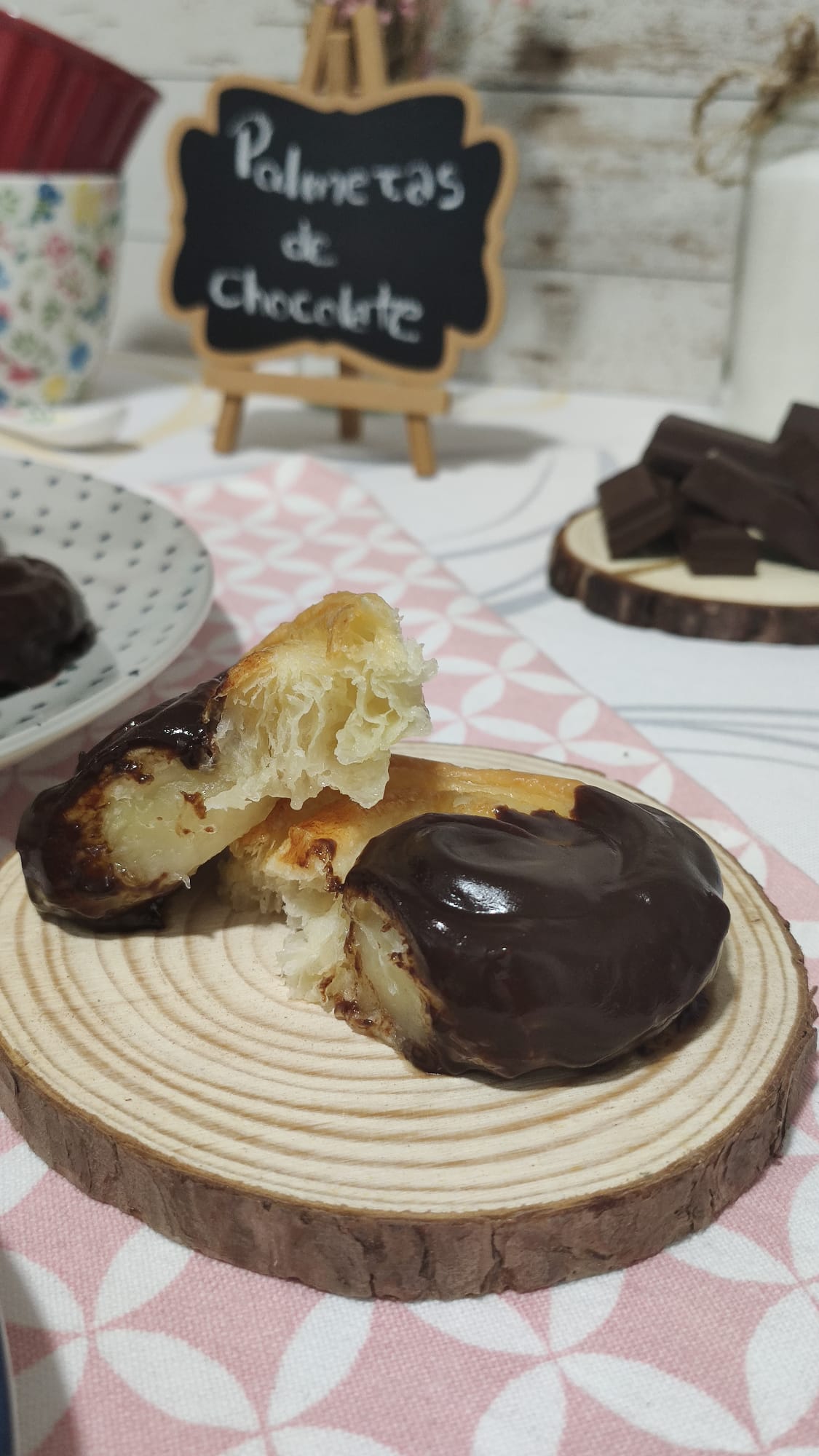 bizcocho cubierto de chocolate