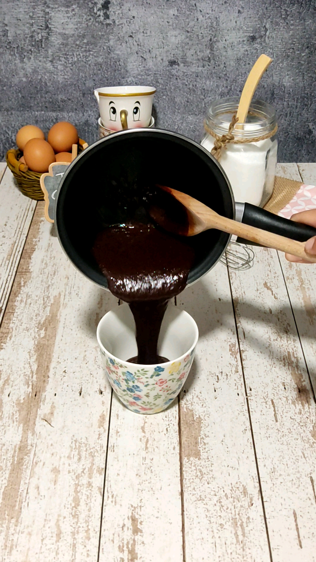 bizcocho cubierto de chocolate