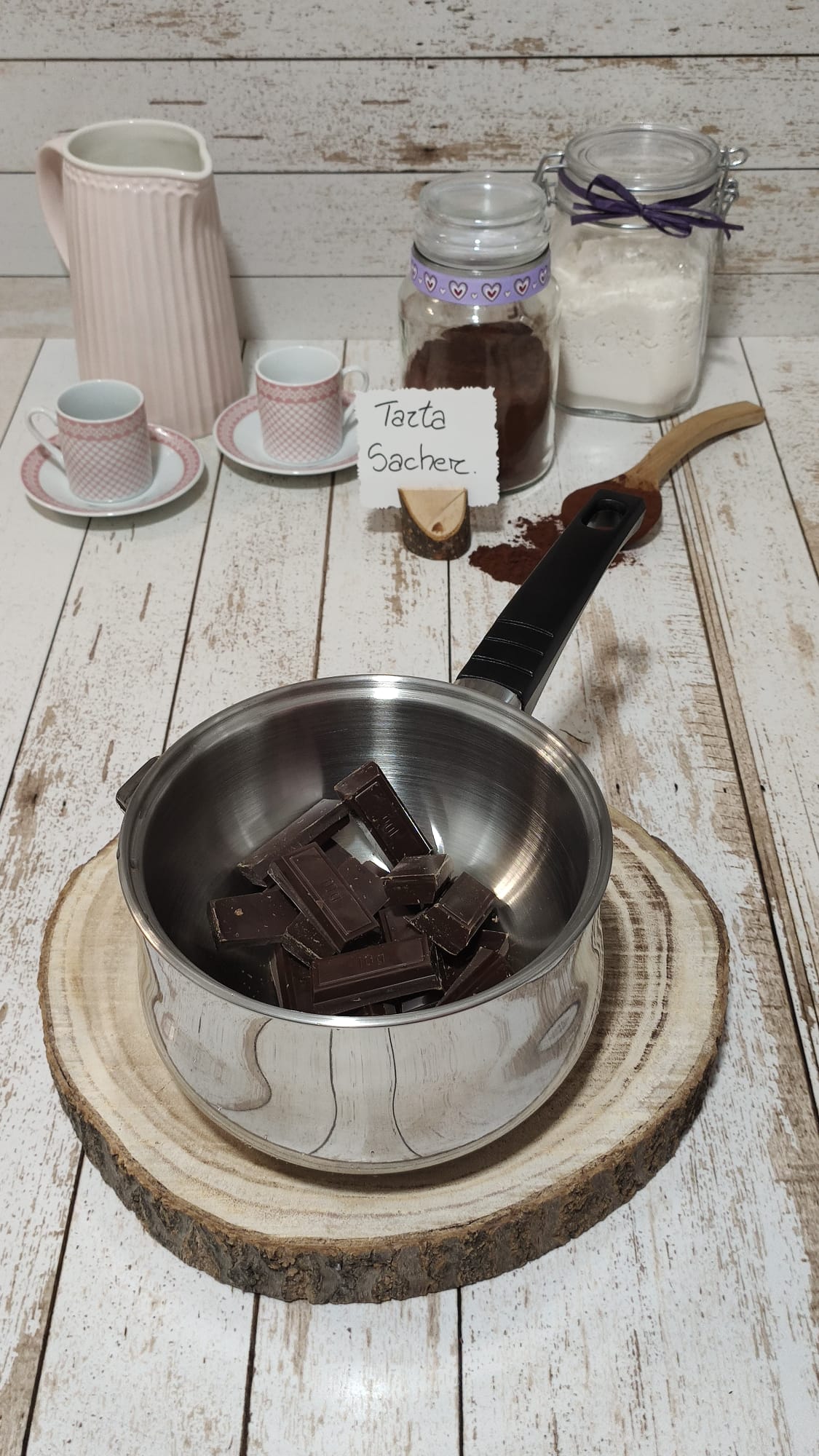 Derritiendo el chocolate al baño maría