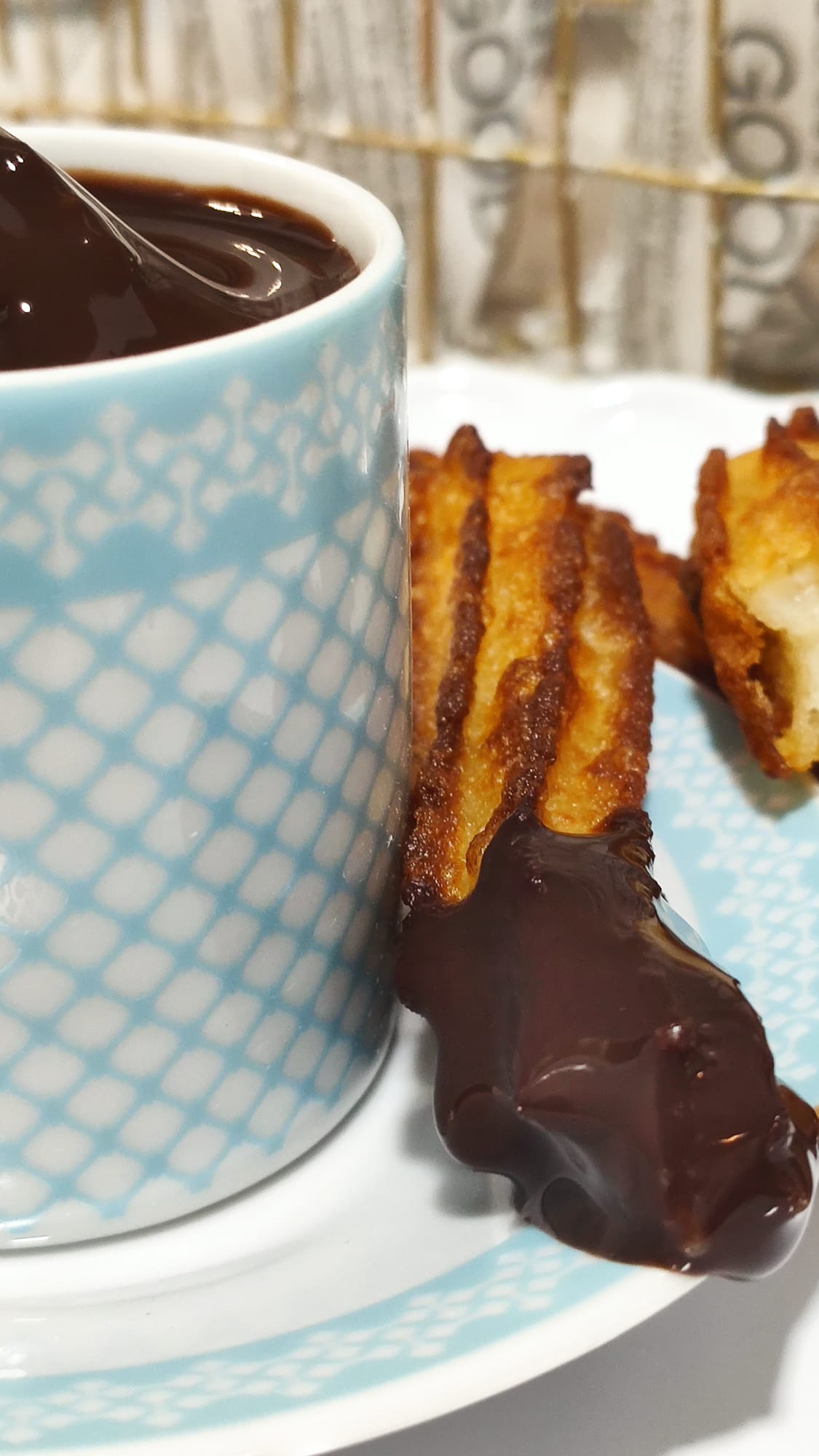 bizcocho cubierto de chocolate