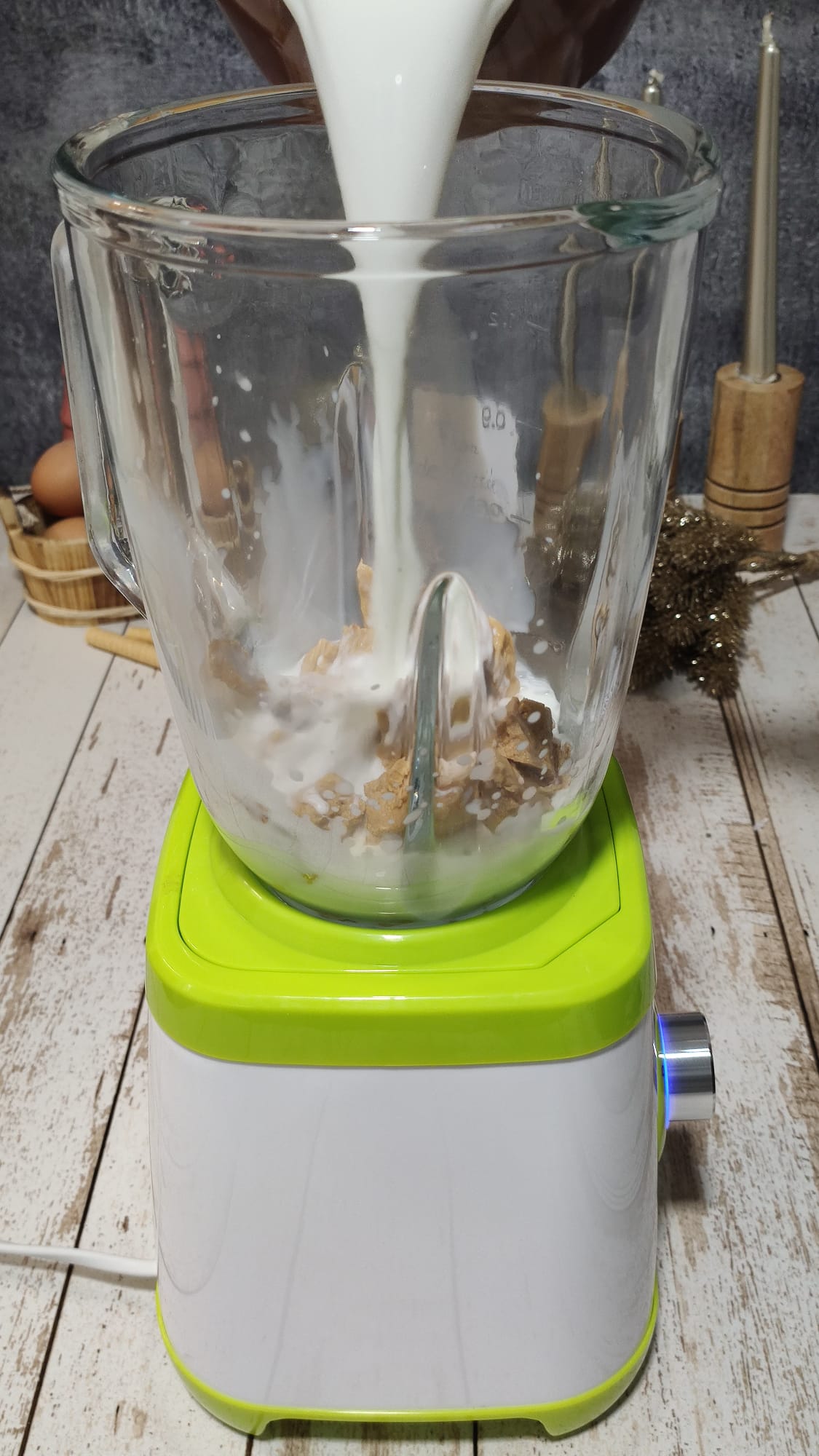 Añadimos la leche caliente