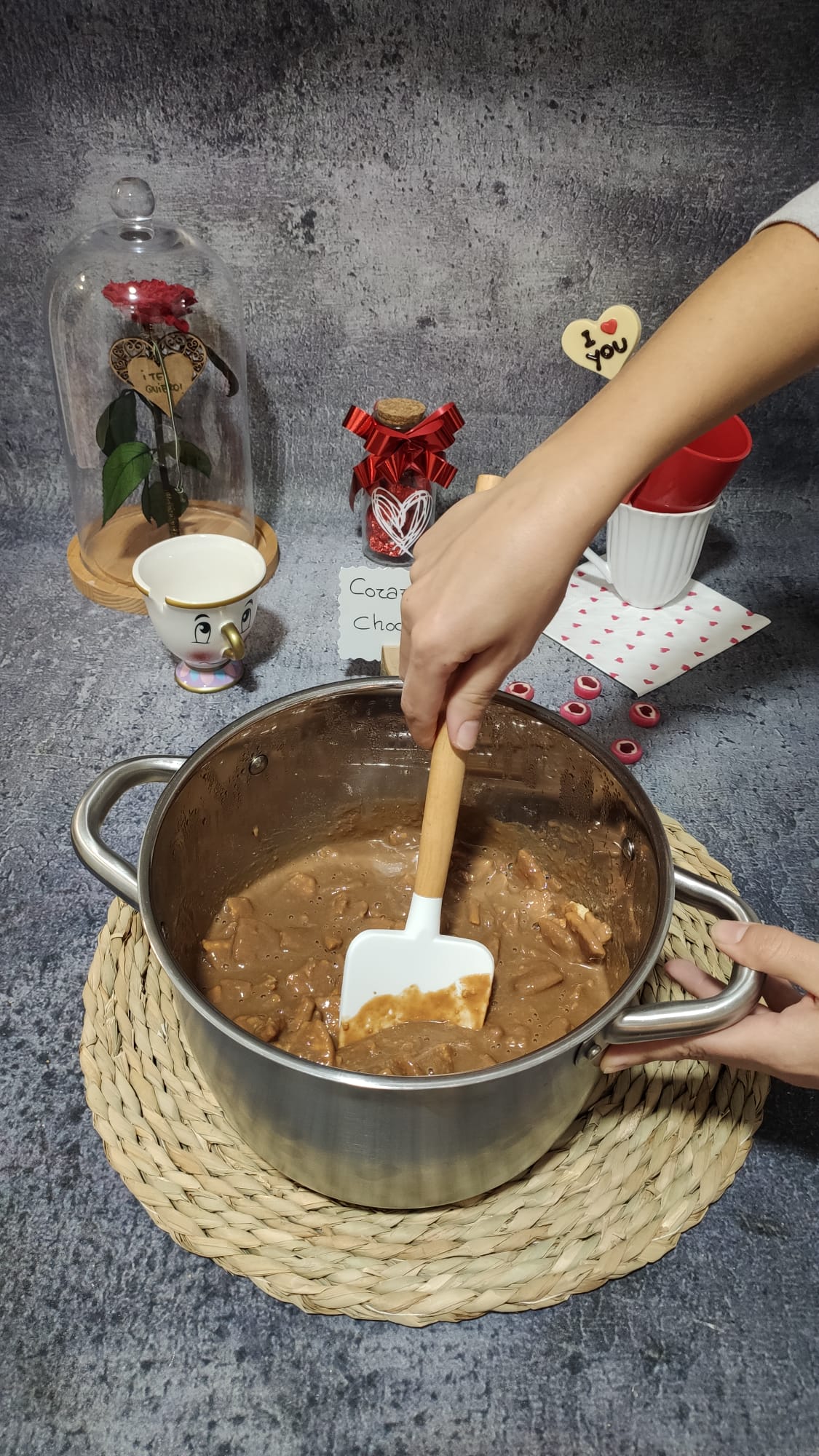 Incorporamos las galletas troceadas