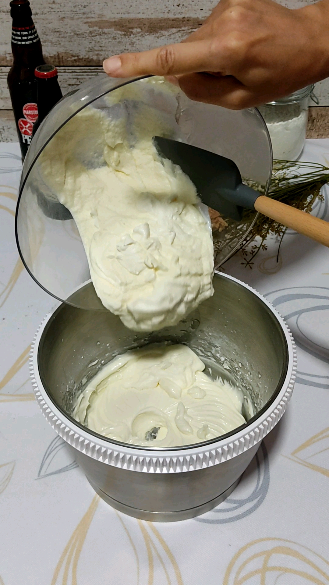 Incorporamos la nata montada
