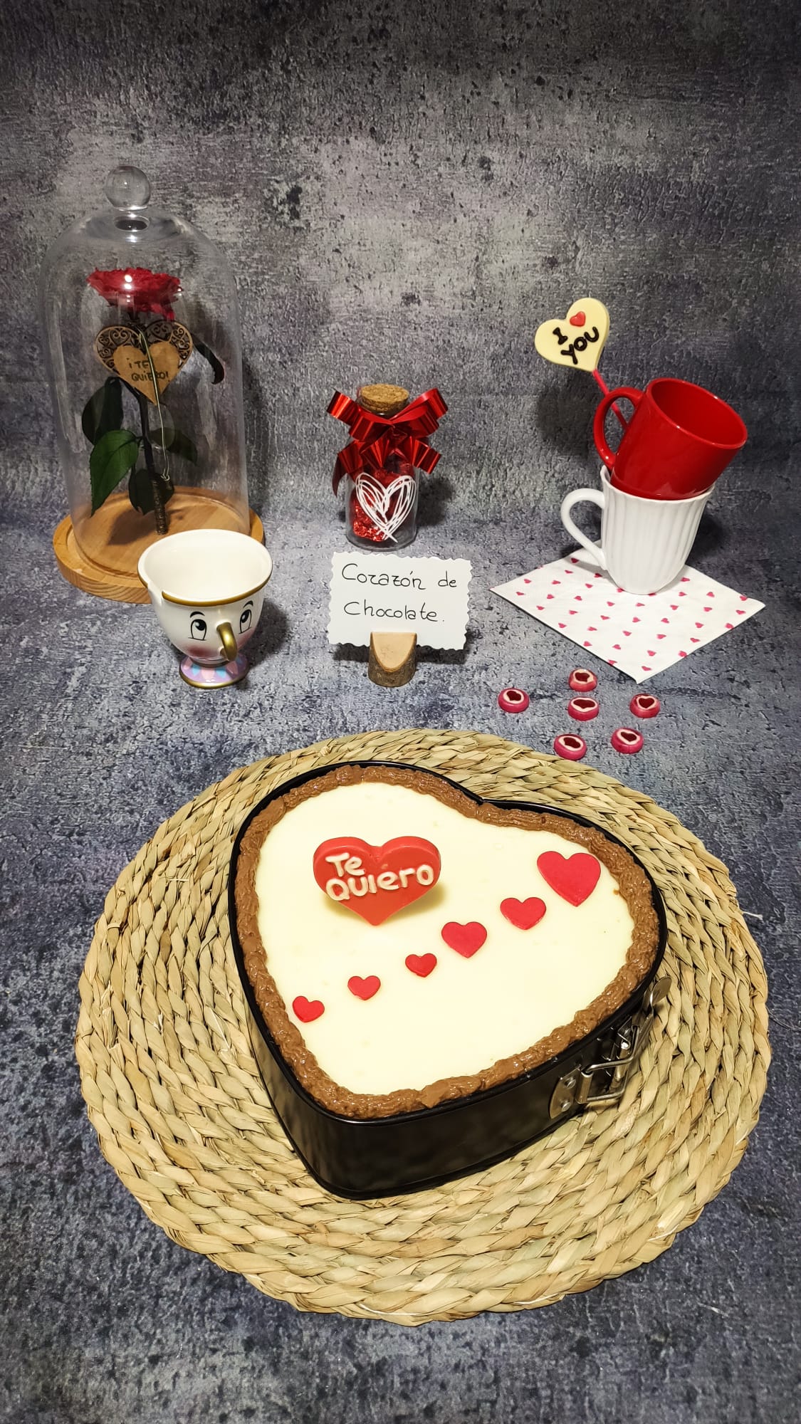 Esta es la decoración de nuestra tarta corazón de chocolate