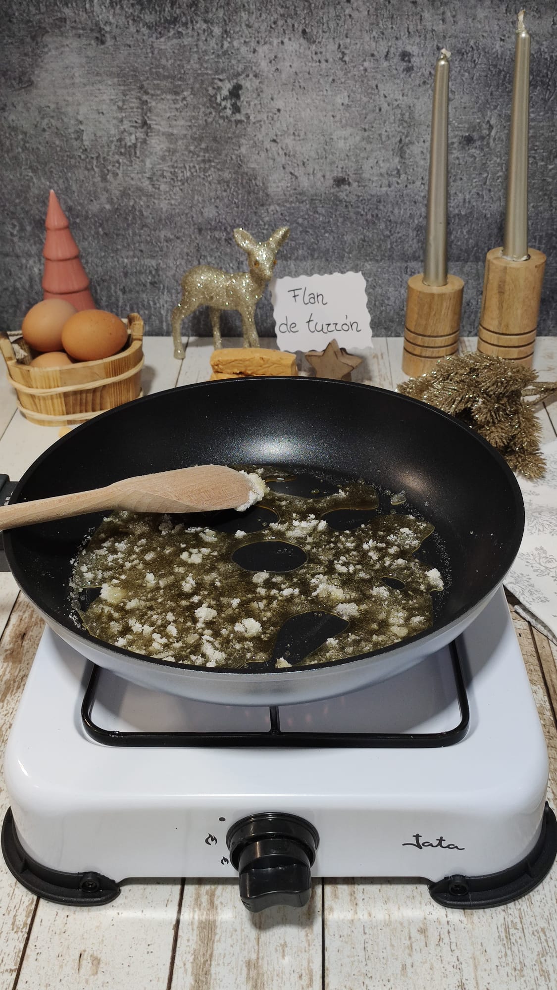 El azúcar irá caramelizando poco a poco