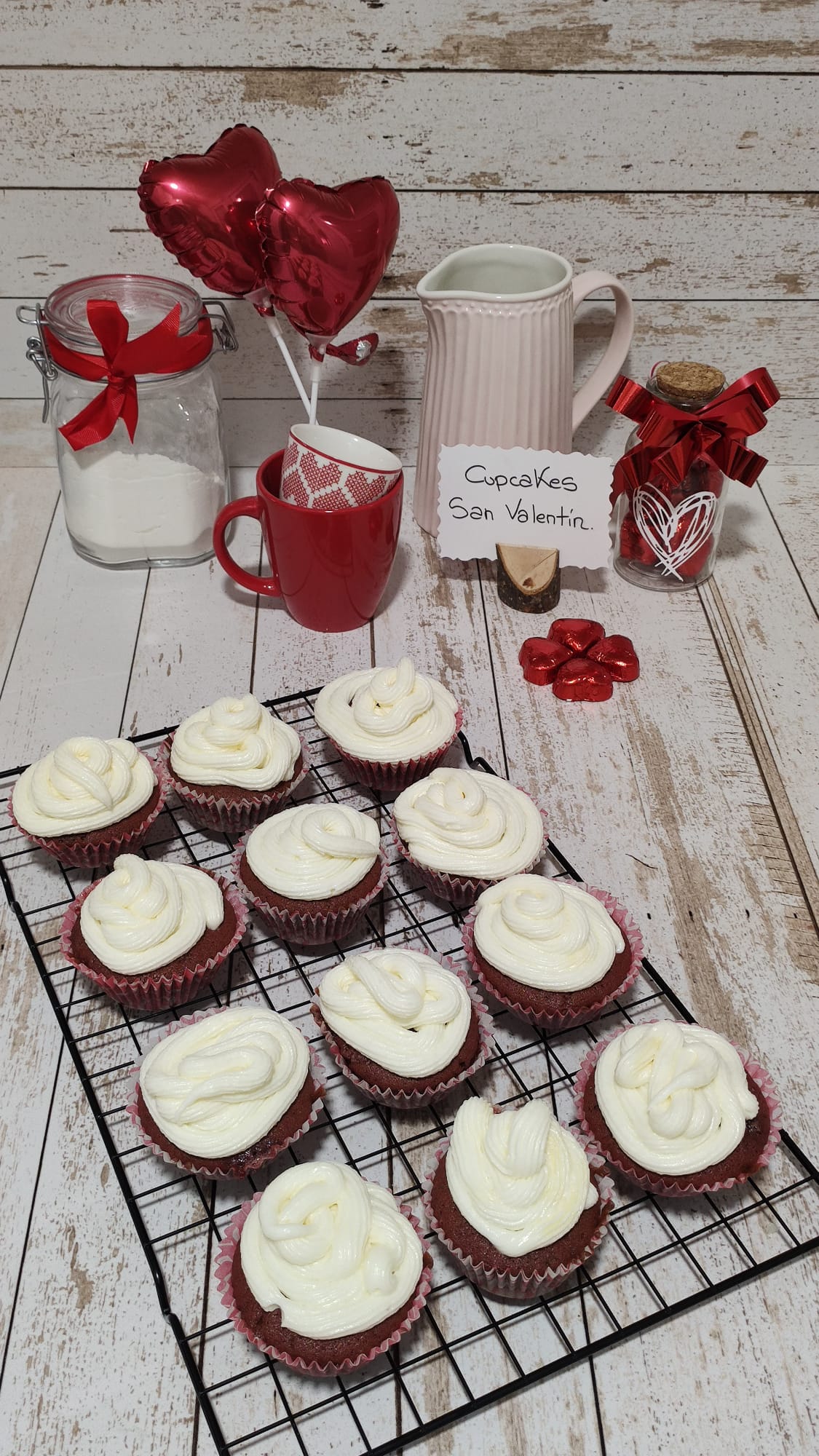 Nuestros Cupcakes Red Velvet decorados con el frosting