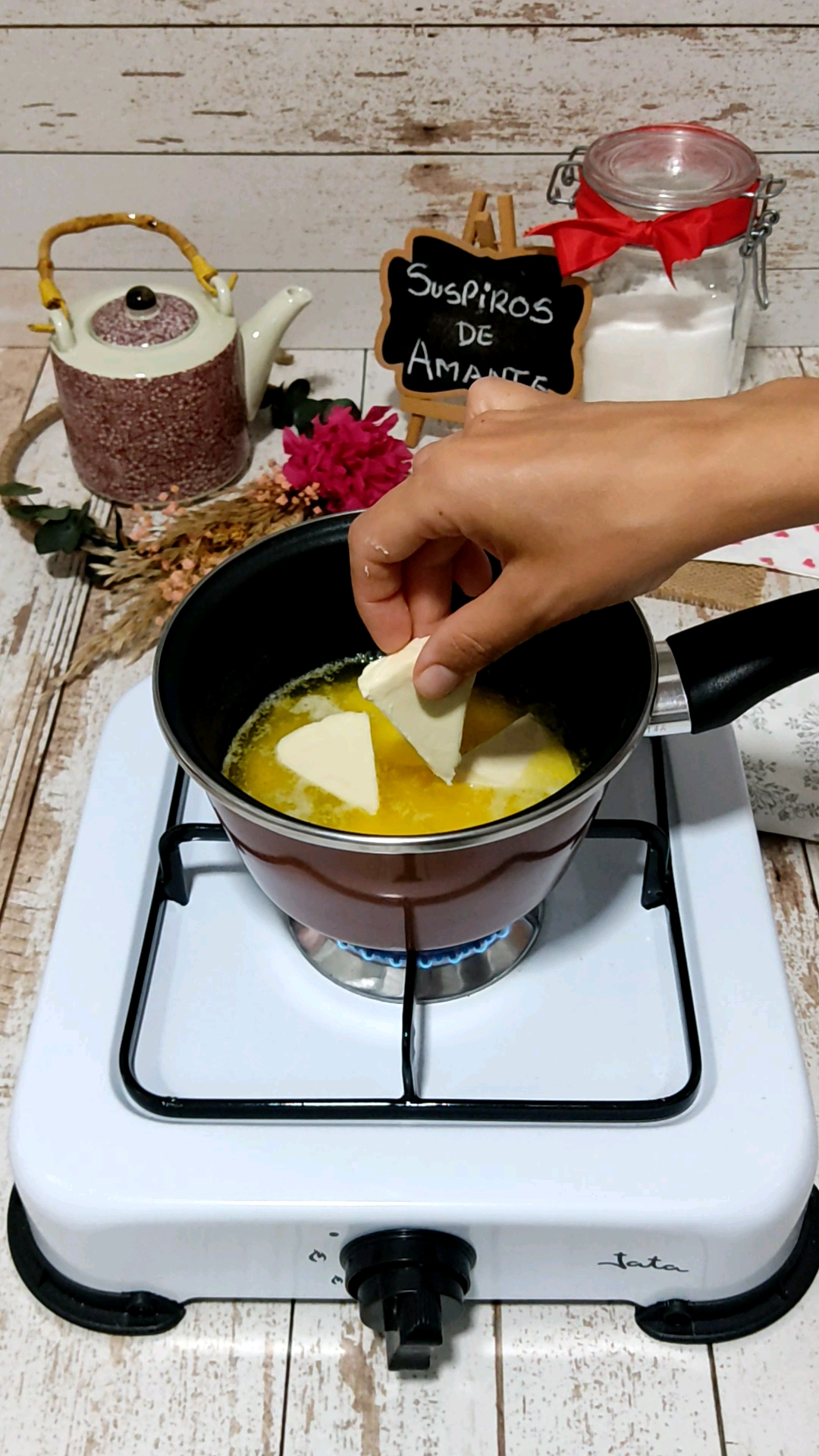 Añadimos los quesitos y continuamos removiendo Añadimos los quesitos y continuamos removiendo
