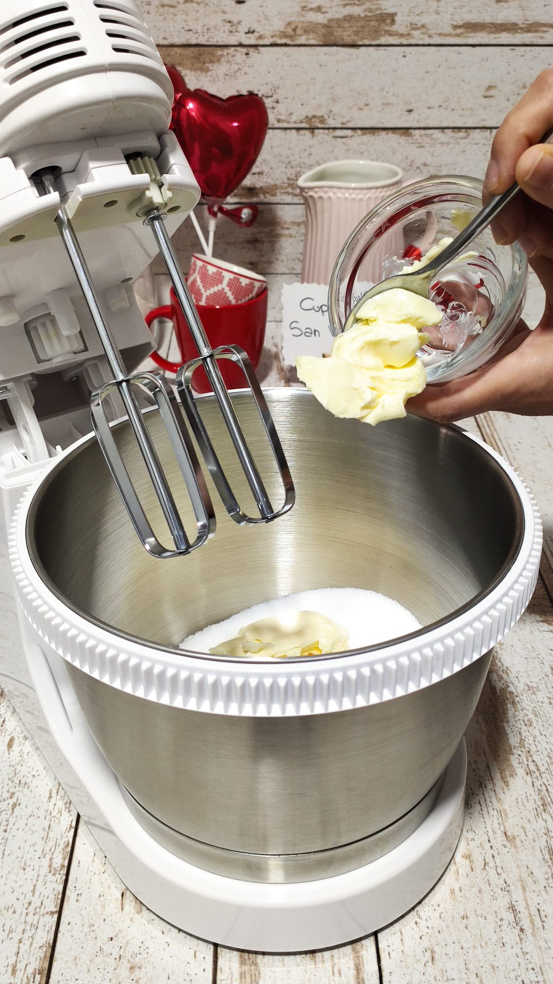 Batimos el azúcar con la mantequilla