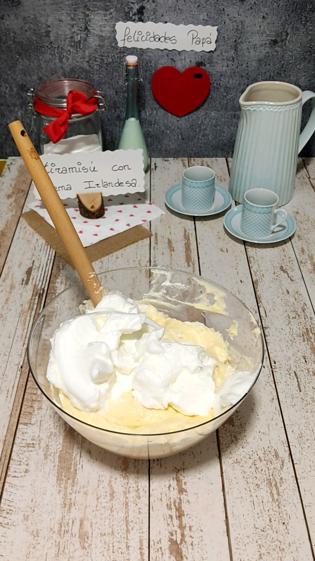 Añadimos las claras a la mezcla de yemas y mascarpone