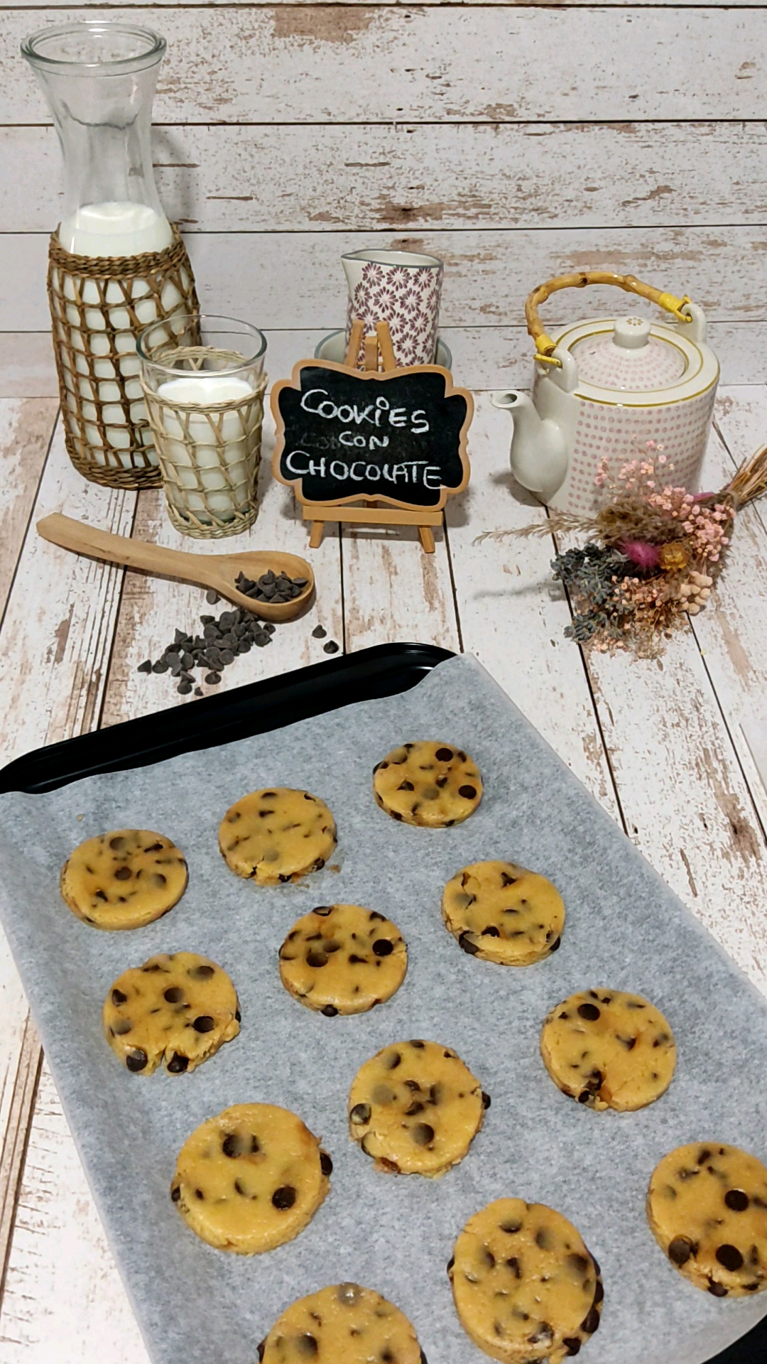 Colocamos las cookies en una bandeja de horno Colocamos las cookies en una bandeja de horno