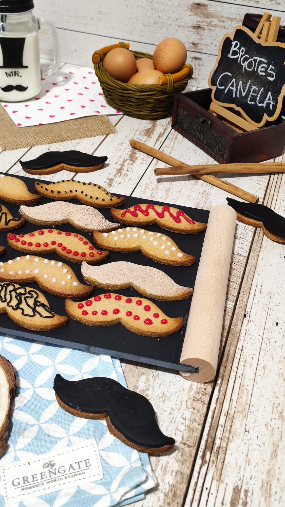 Prueba nuestros deliciosos bigotes de canela