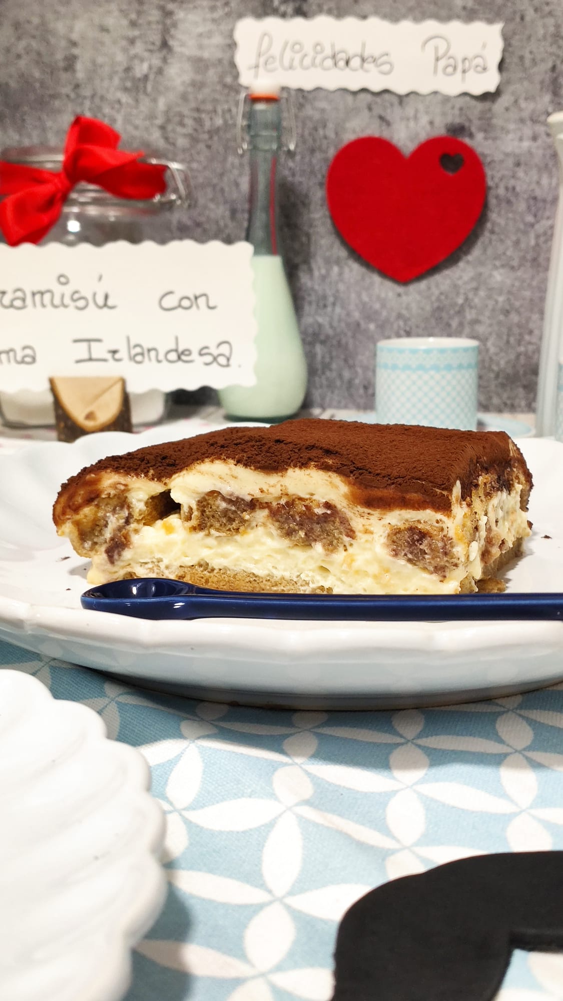 Atrévete con nuestro delicioso tiramisú con crema irlandesa