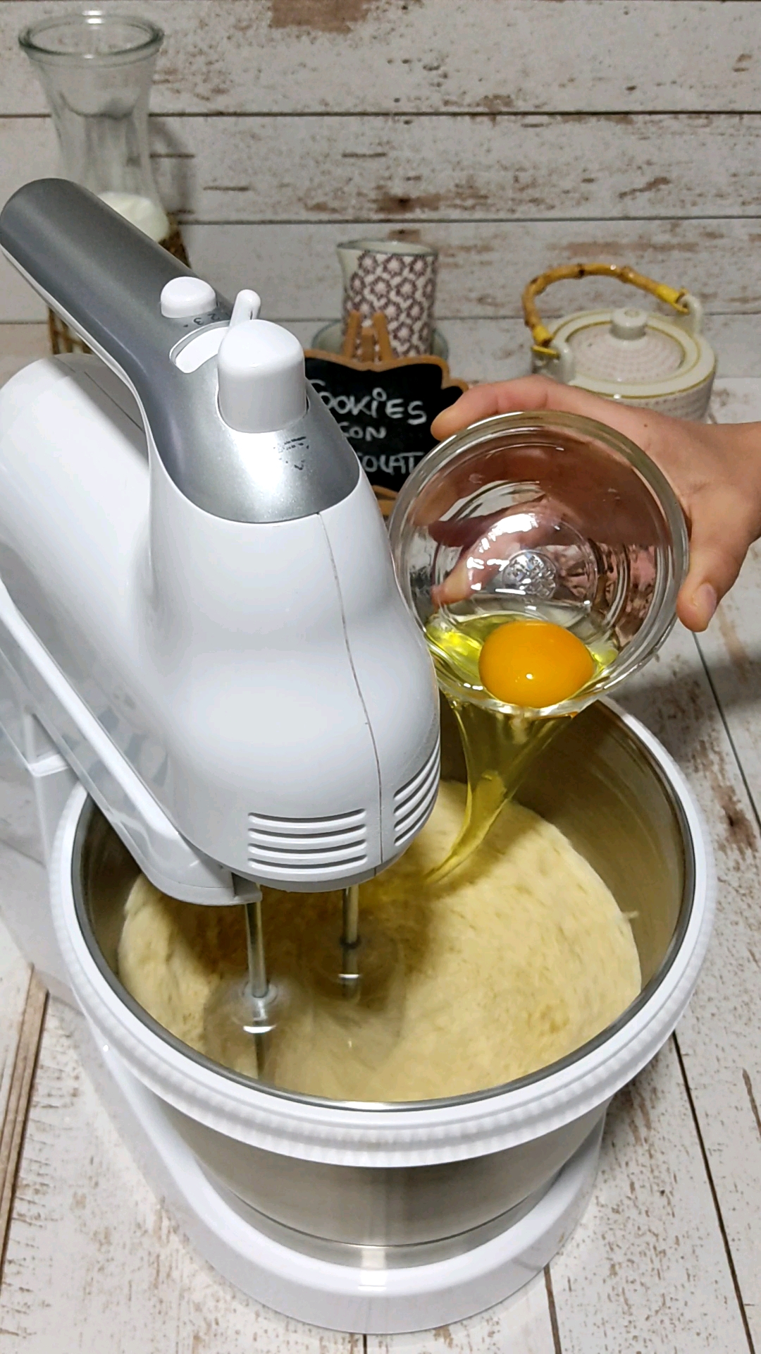 Añadimos el azúcar y los huevos Añadimos el azúcar y los huevos