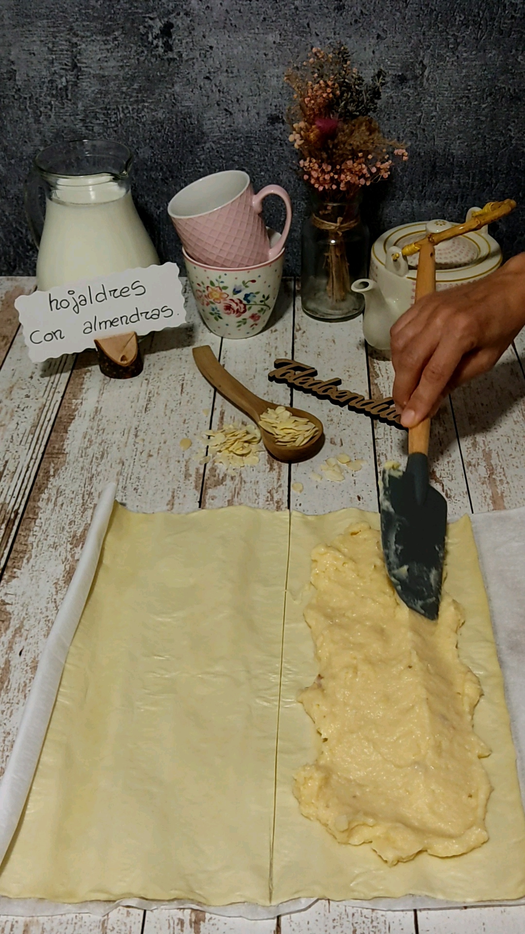 Extendemos la crema en una de las mitades