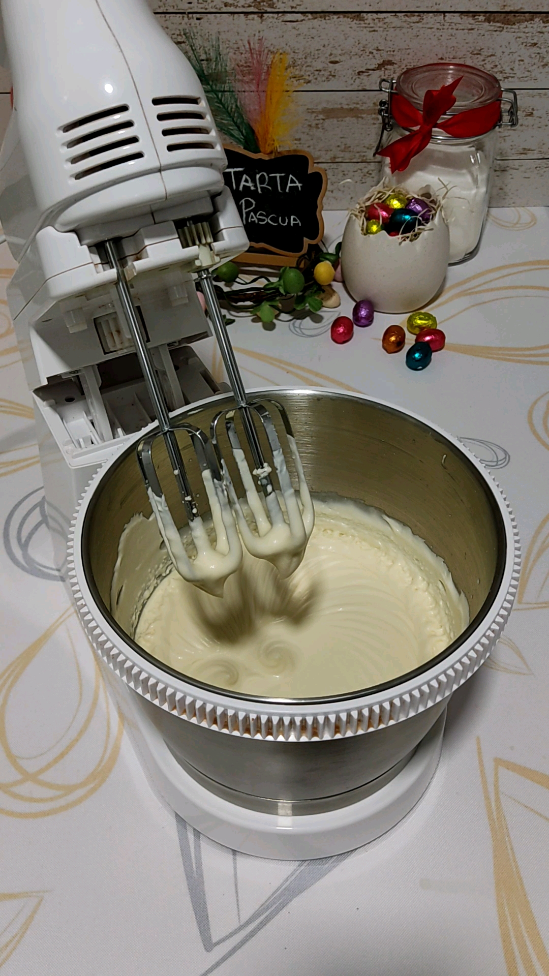 Relleno con la nata ya montada