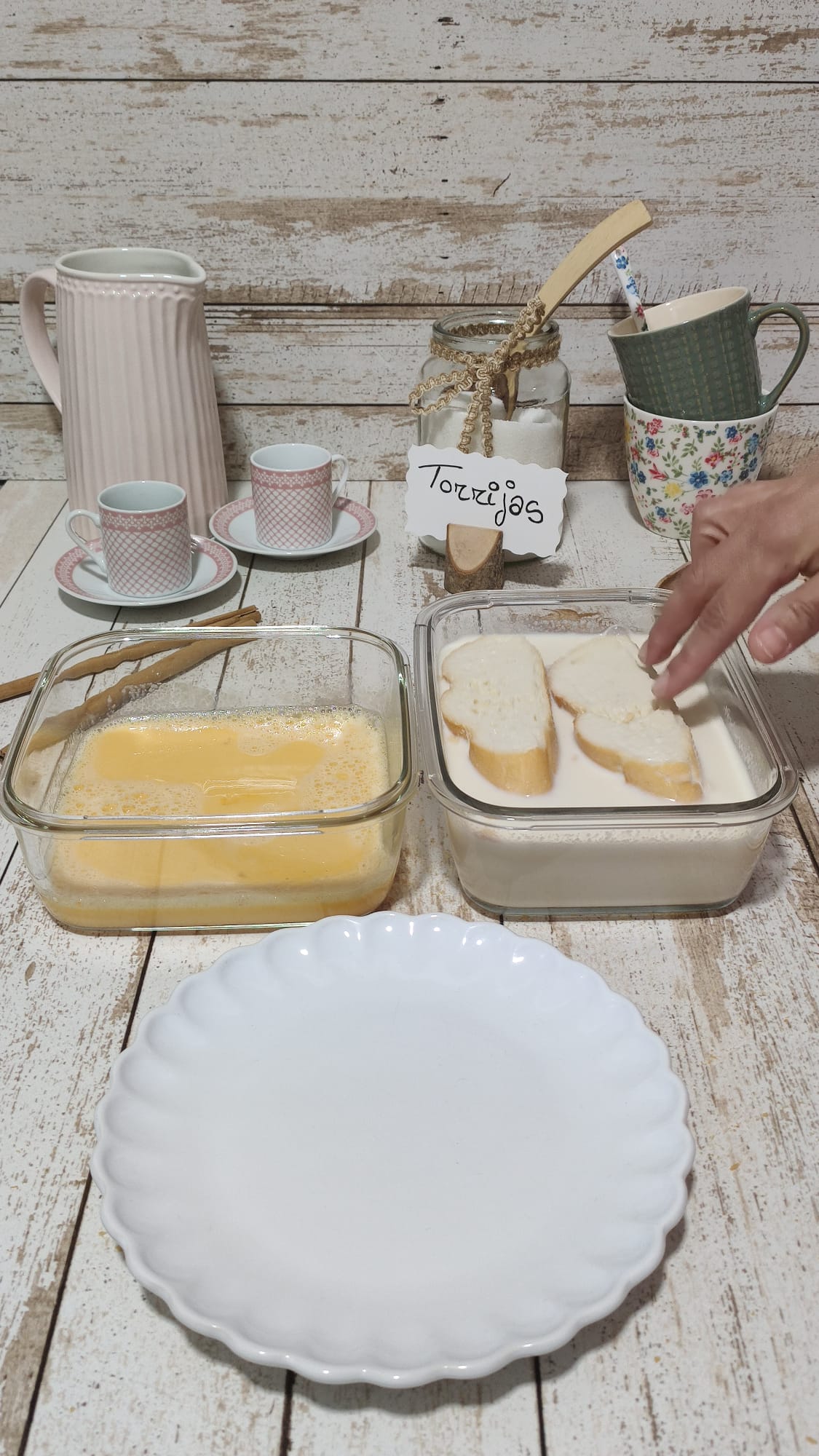 Bañamos el pan en la leche por ambos lados