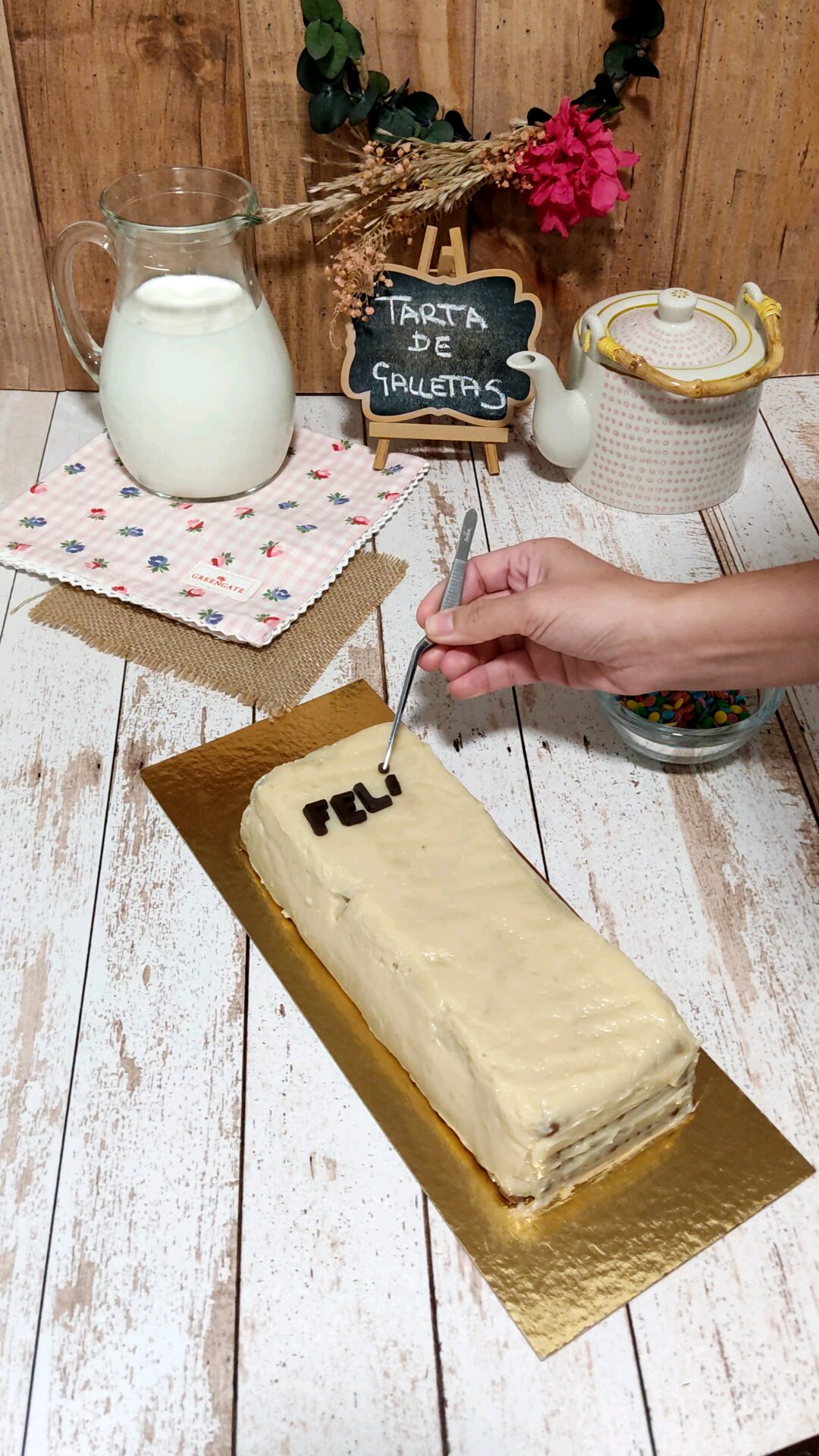 Decoramos la tarta a nuestro gusto Decoramos la tarta a nuestro gusto
