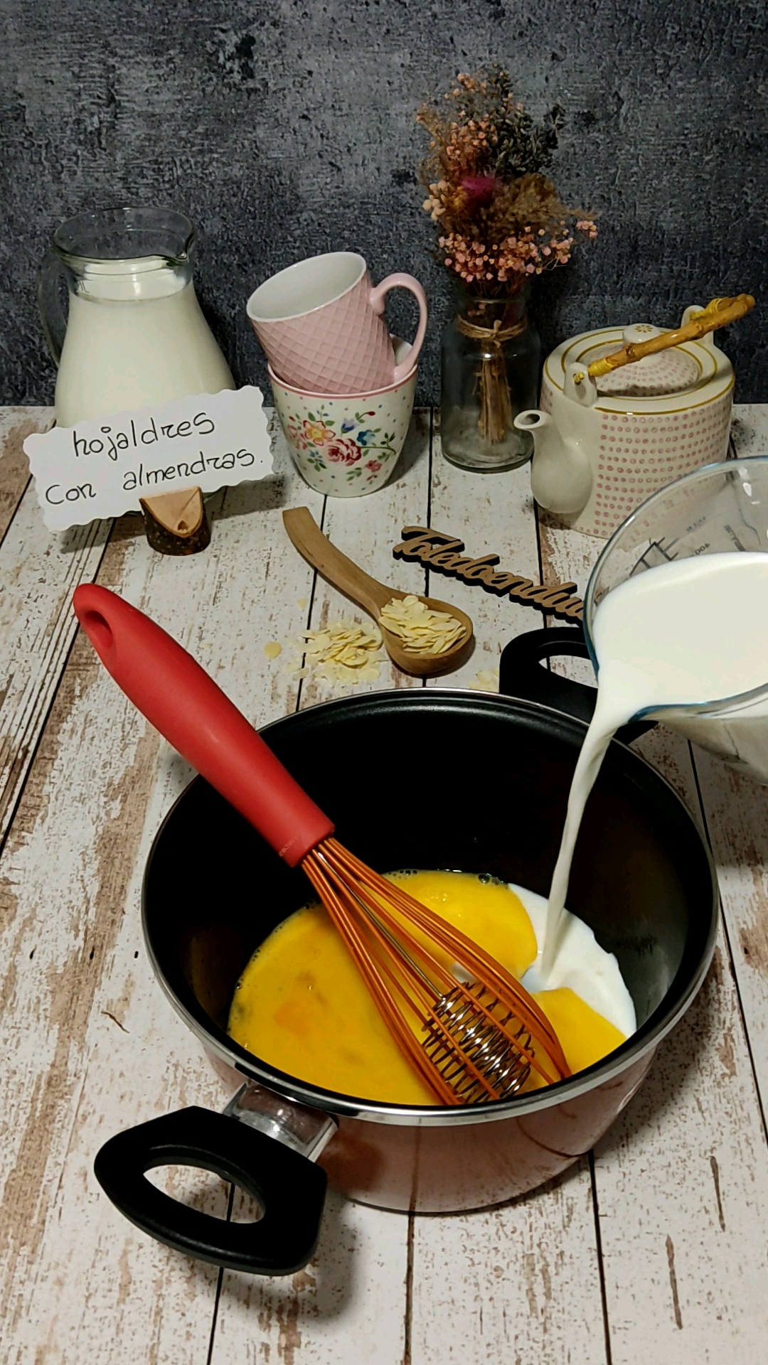 Batimos los huevos con la leche