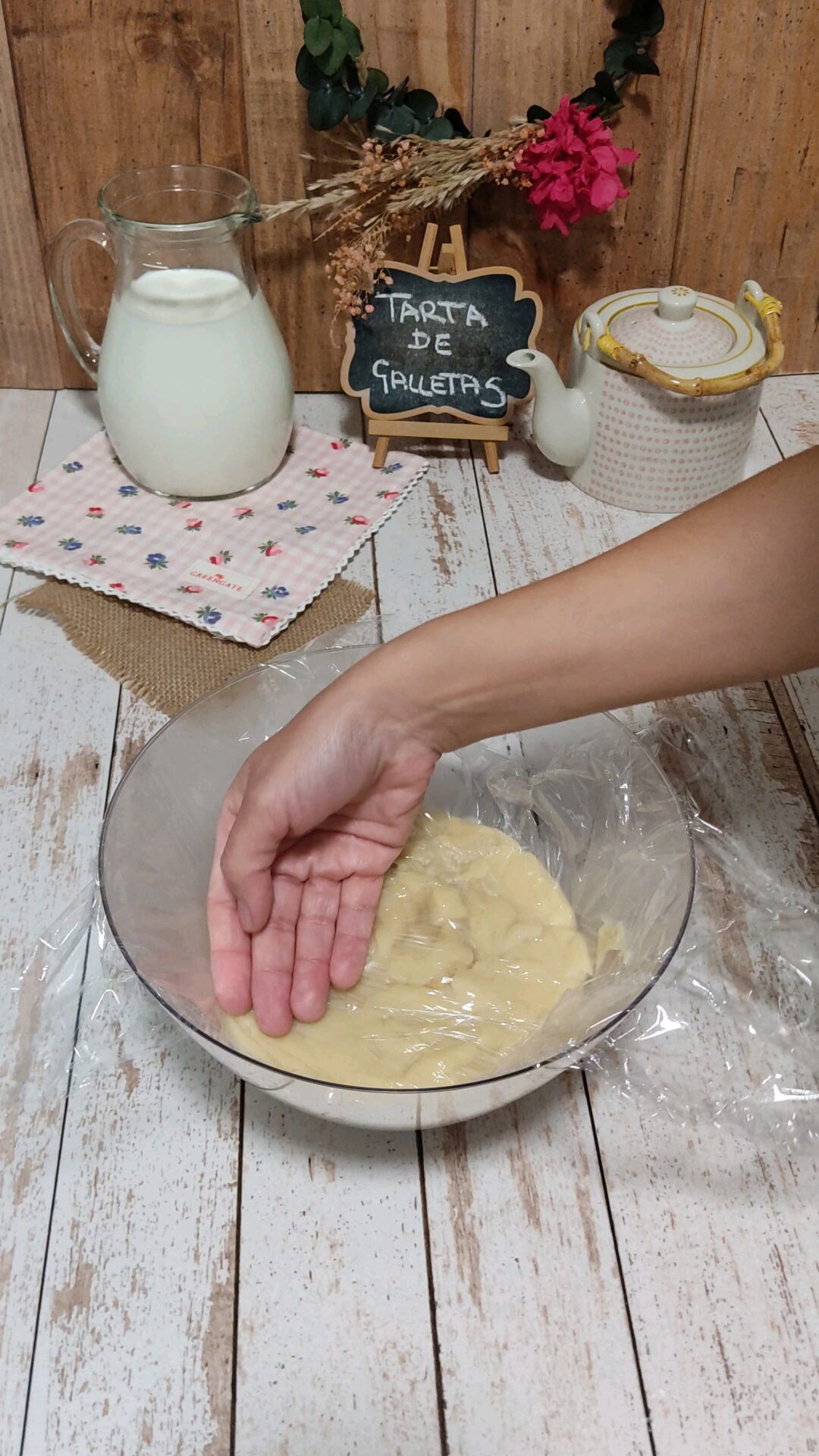 Llevamos la crema a la nevera protegida con film Llevamos la crema a la nevera protegida con film