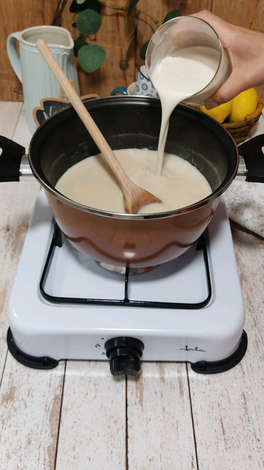 Incorporamos la leche con maicena Incorporamos la leche con maicena