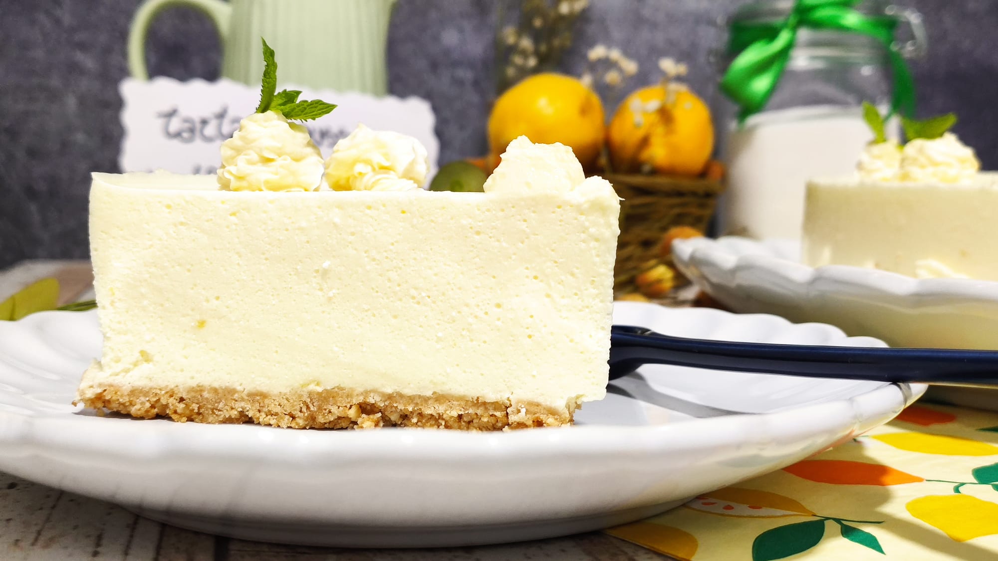 Una porción de nuestra tarta mouse de limón sin gluten. ¡A por ella!