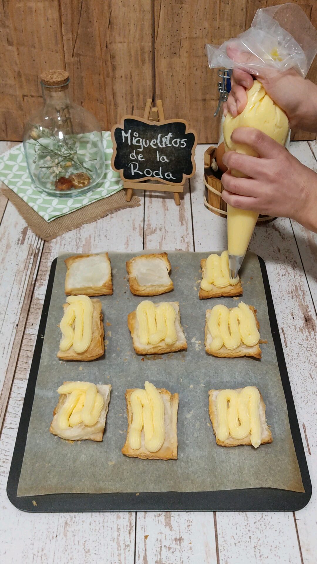 Rellenamos los hojaldres con la crema