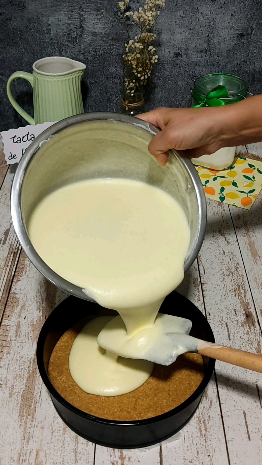 Llevamos al congelador nuestra tarta mouse de limón sin gluten