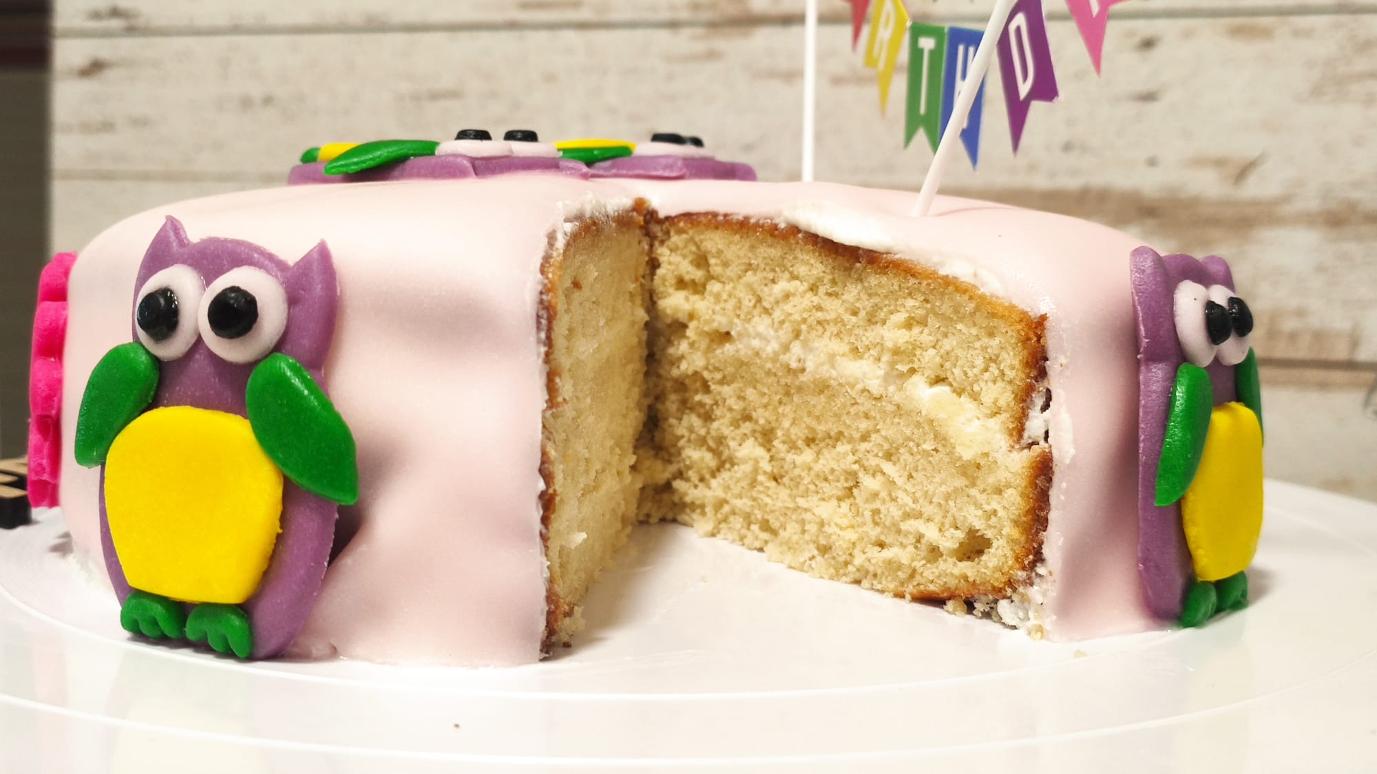 Jugosa y esponjosa tarta fondant