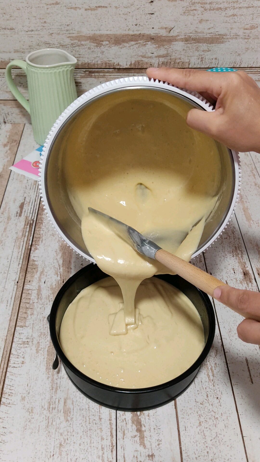 Vertemos la mezcla y llevamos al horno