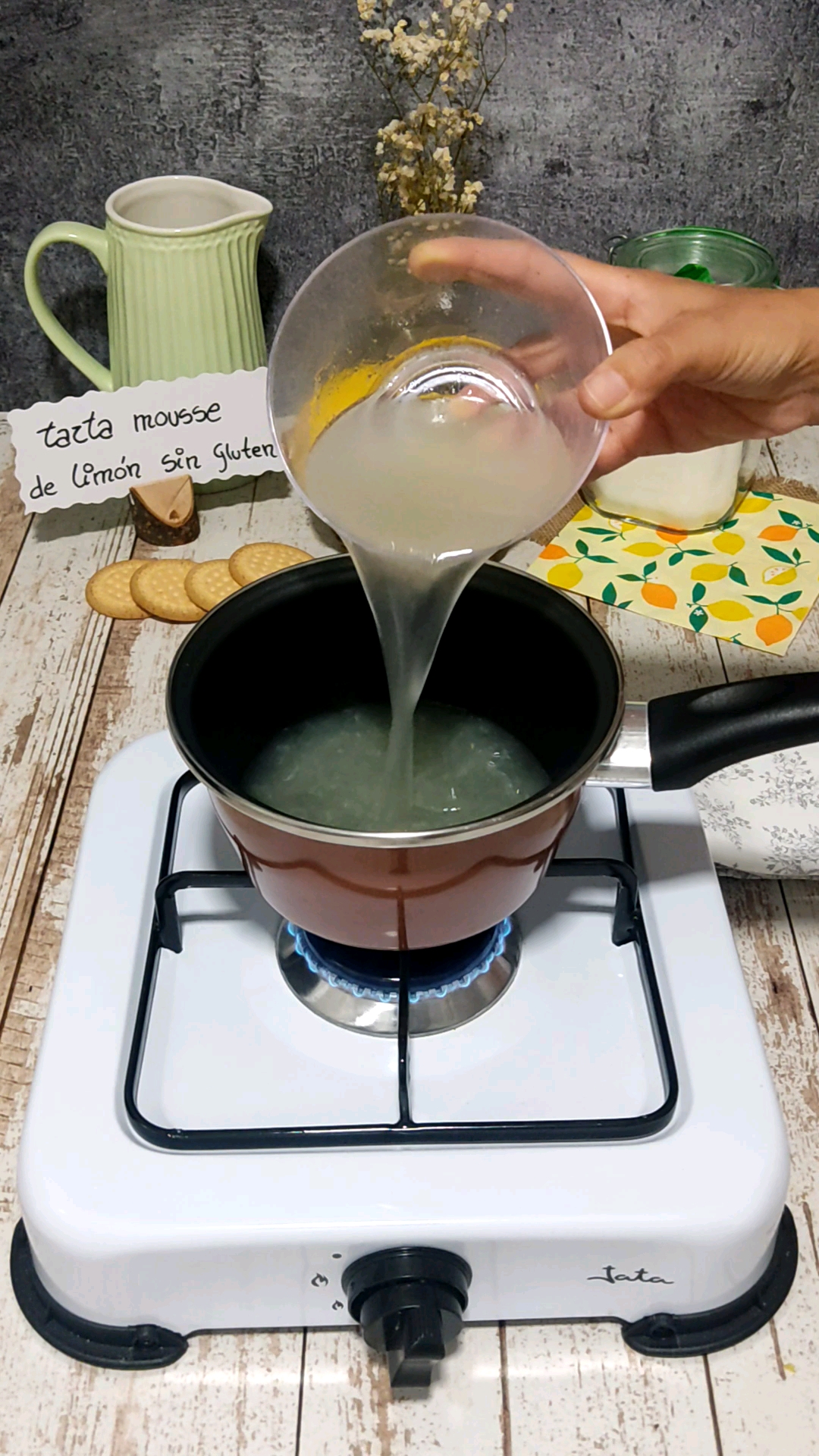 Calentamos el limón con la gelatina hidratada