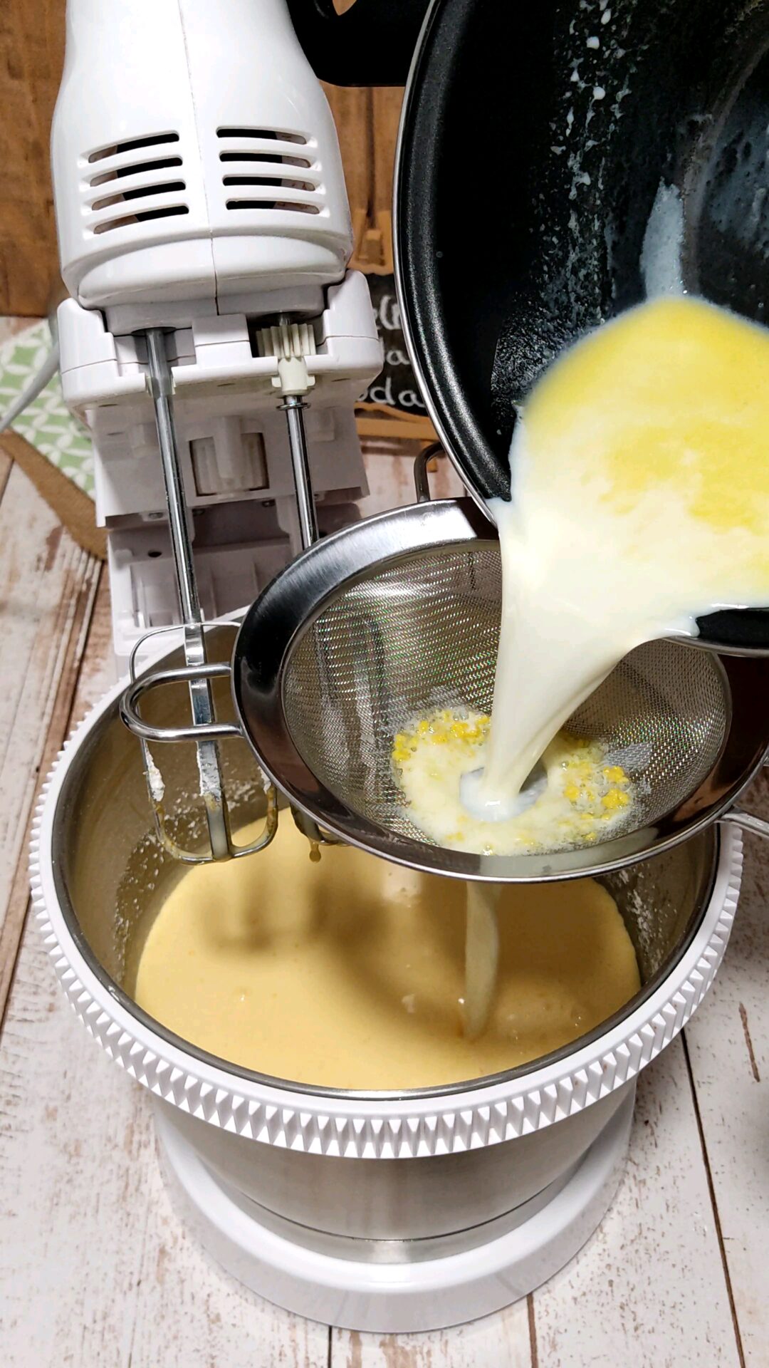 Incorporamos la leche infusionada colada