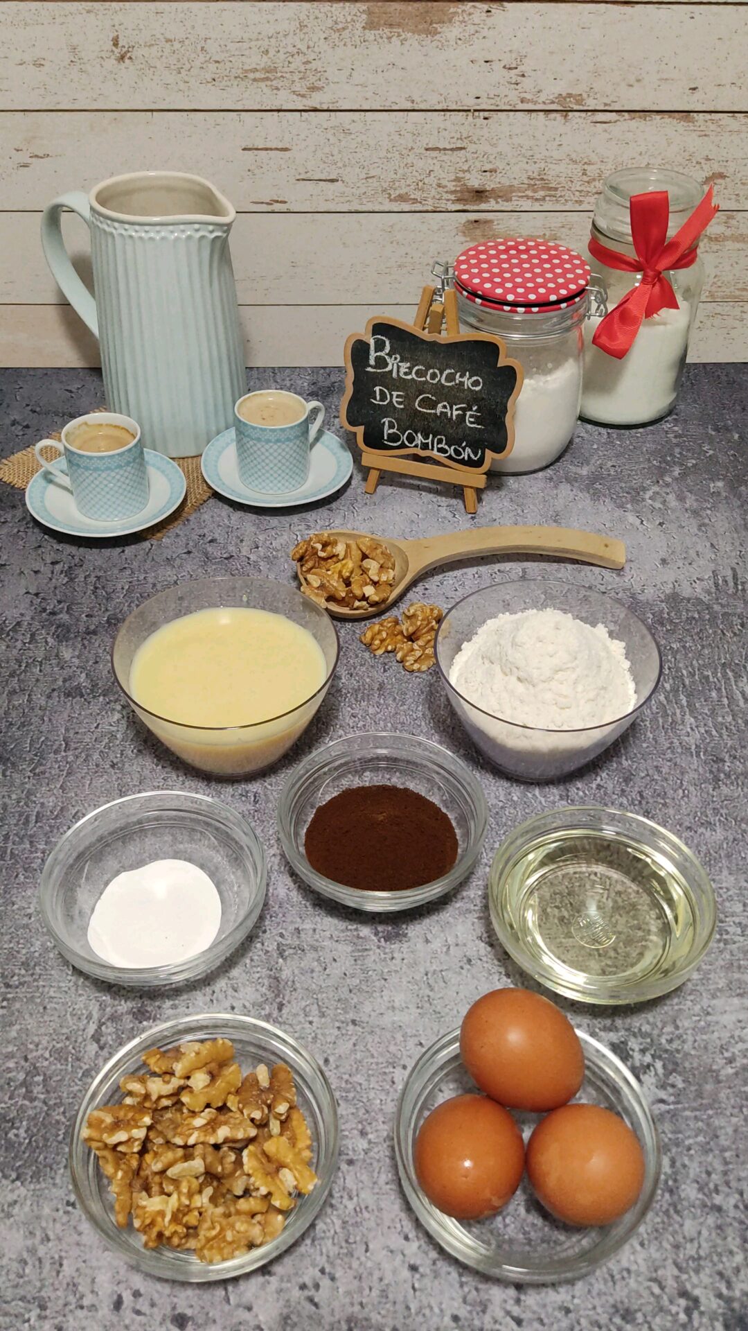 Ingredientes de nuestro bizcocho de café bombón con nueces