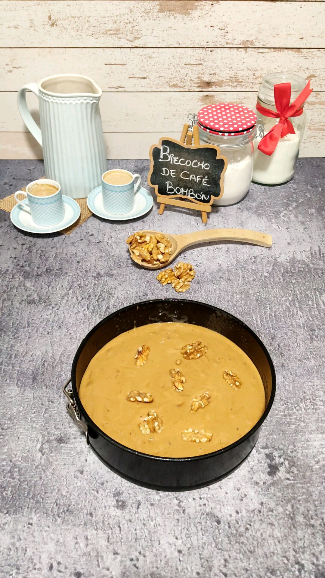 Nuestro bizcocho de café bombón preparado para hornear