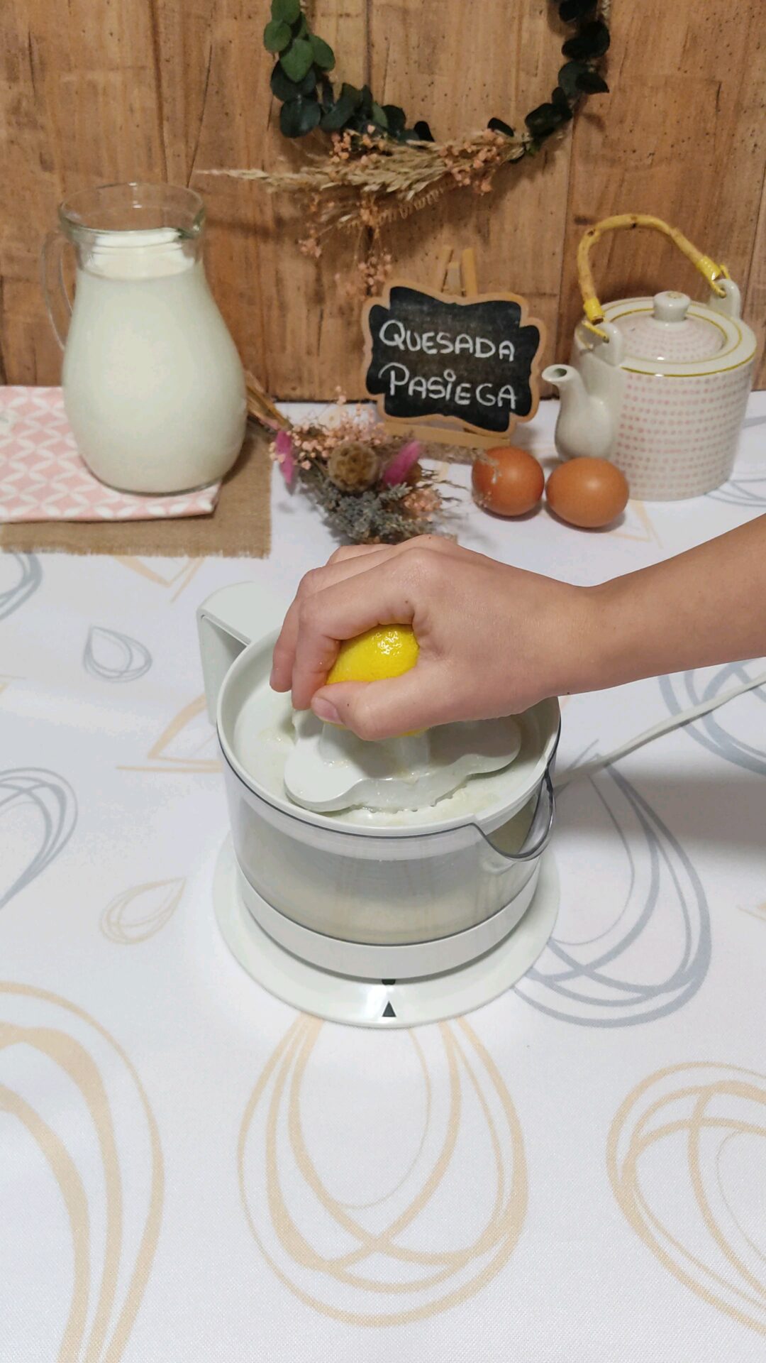 Y exprimimos el limón para obtener su jugo
