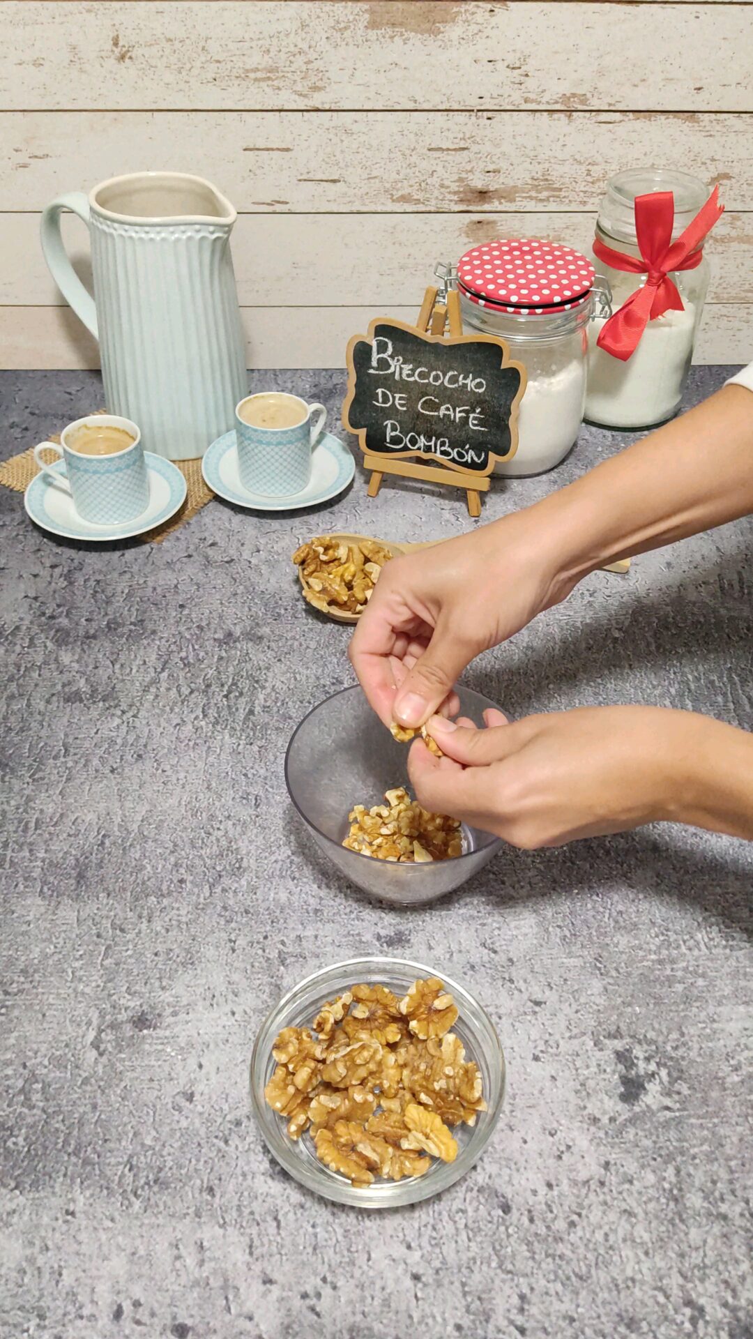 Partimos las nueces en trozos pequeños