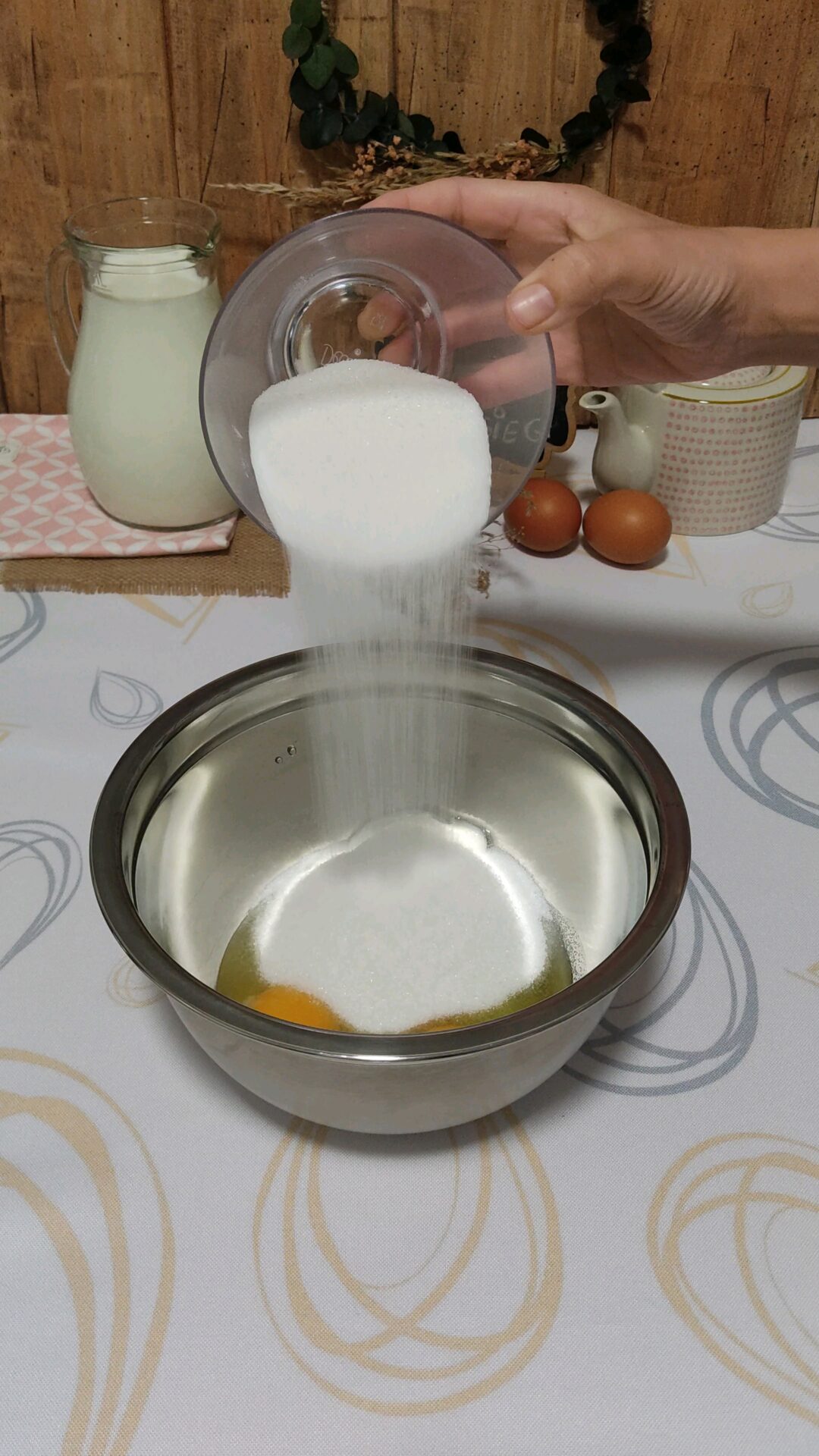 Añadimos los huevos y el azúcar