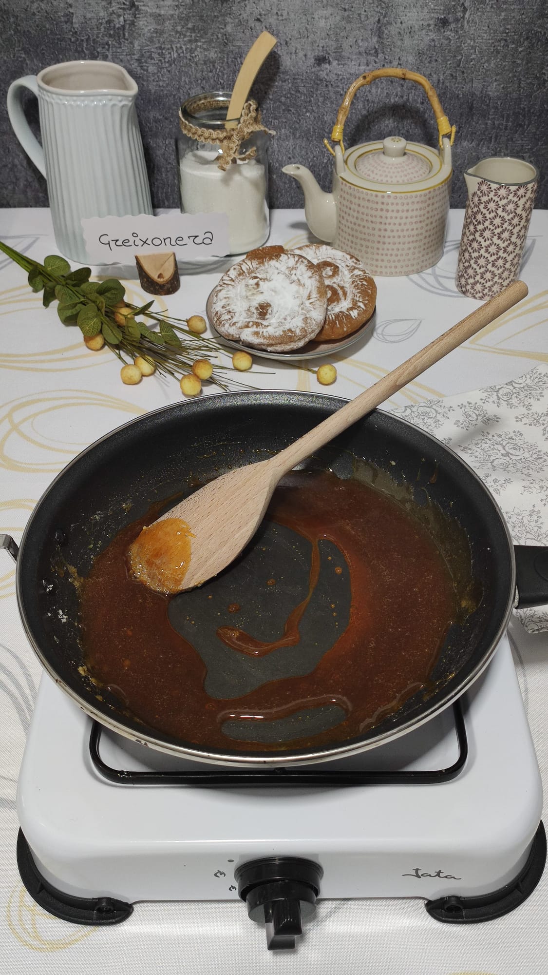 Nuestro azúcar caramelizado bien oscurito Nuestro azúcar caramelizado bien oscurito