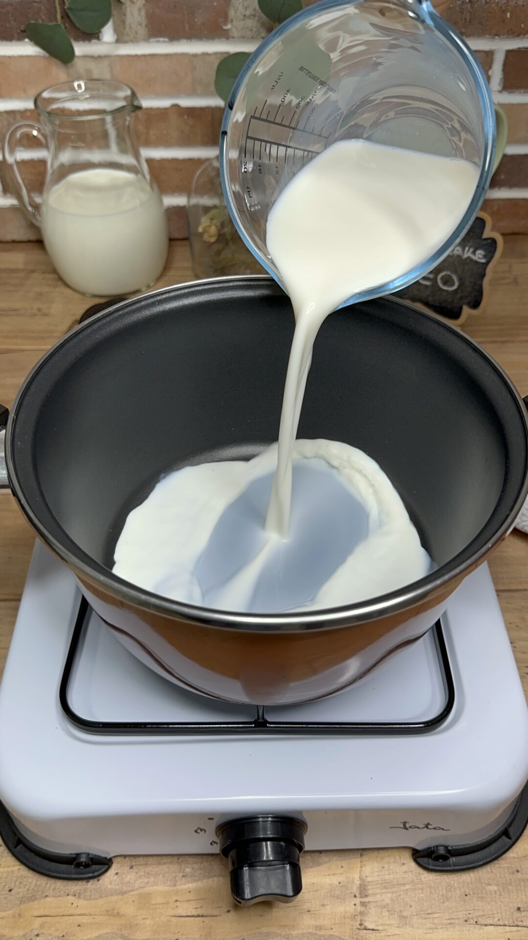Imagen 12 Calentamos la leche y la nata