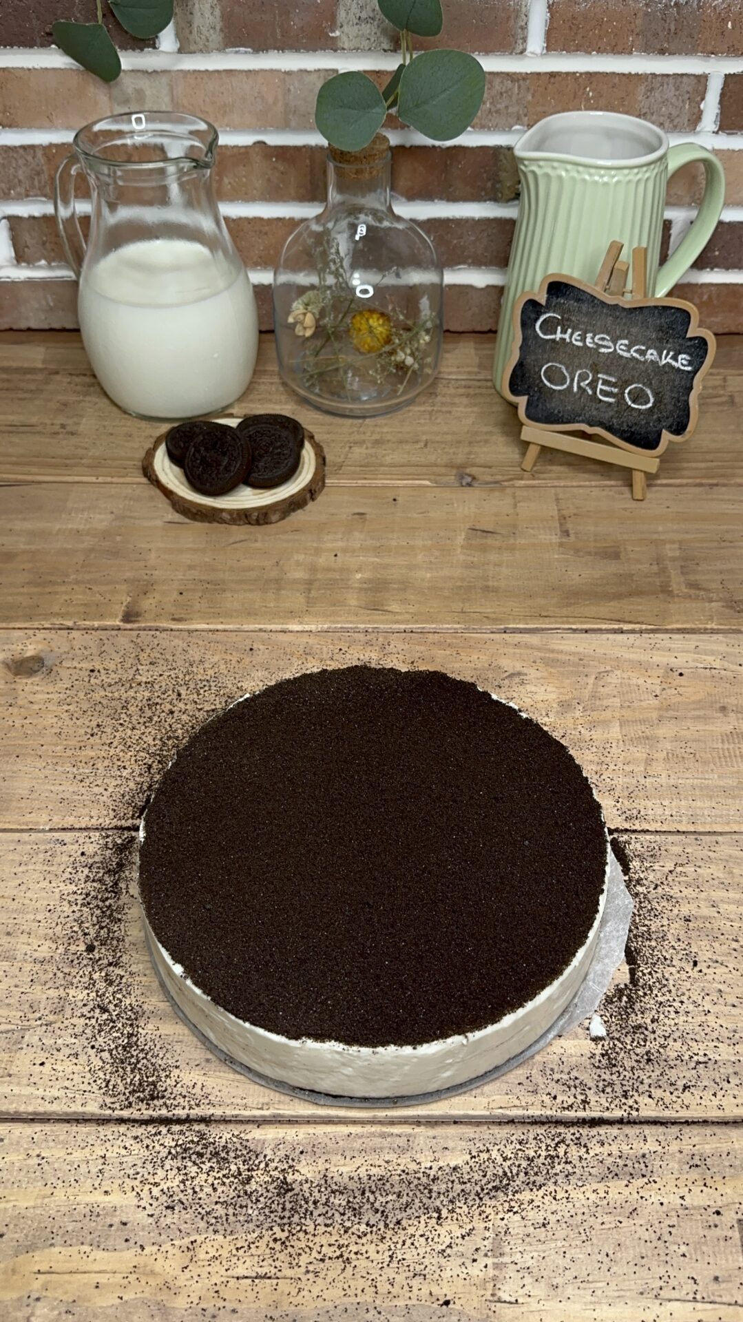 Y aquí tenemos nuestra cheesecake de Oreo Y aquí tenemos nuestra cheesecake de Oreo