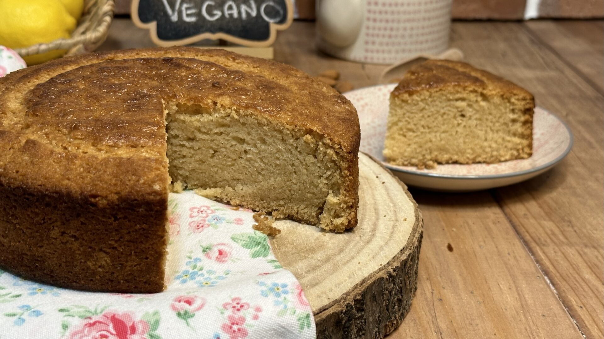 Una porción del bizcocho vegano de Toledo en Dulce