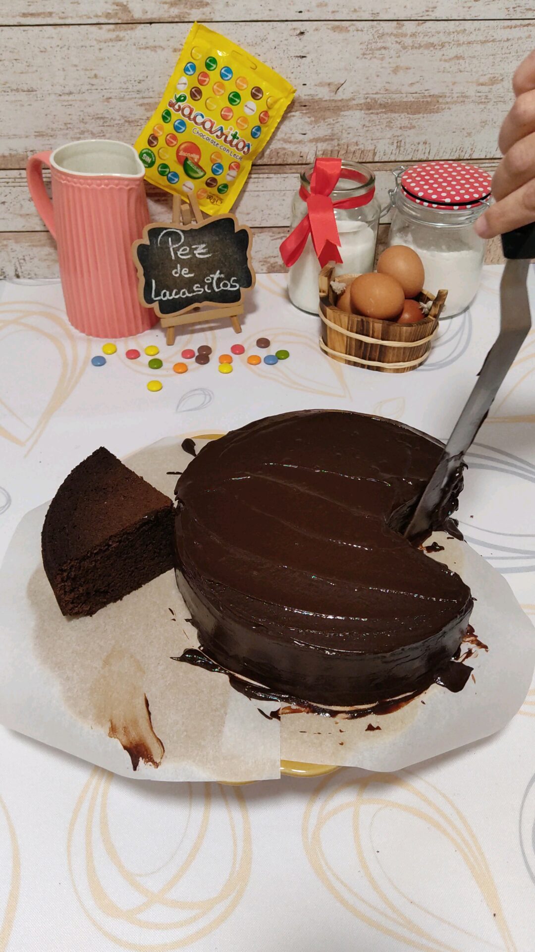 Cubrimos con la cobertura de chocolate Cubrimos con la cobertura de chocolate