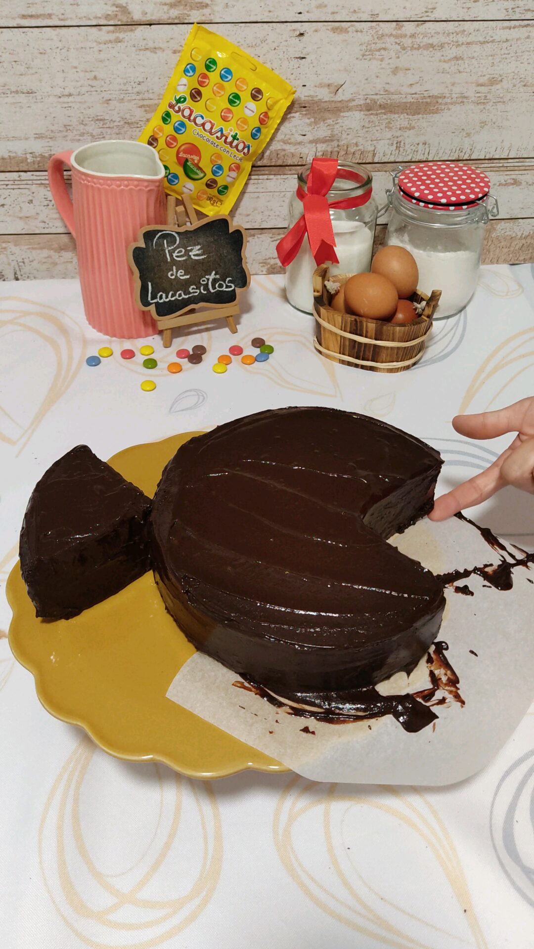 Nuestra tarta pez de chocolate preparada para decorar Nuestra tarta pez de chocolate preparada para decorar