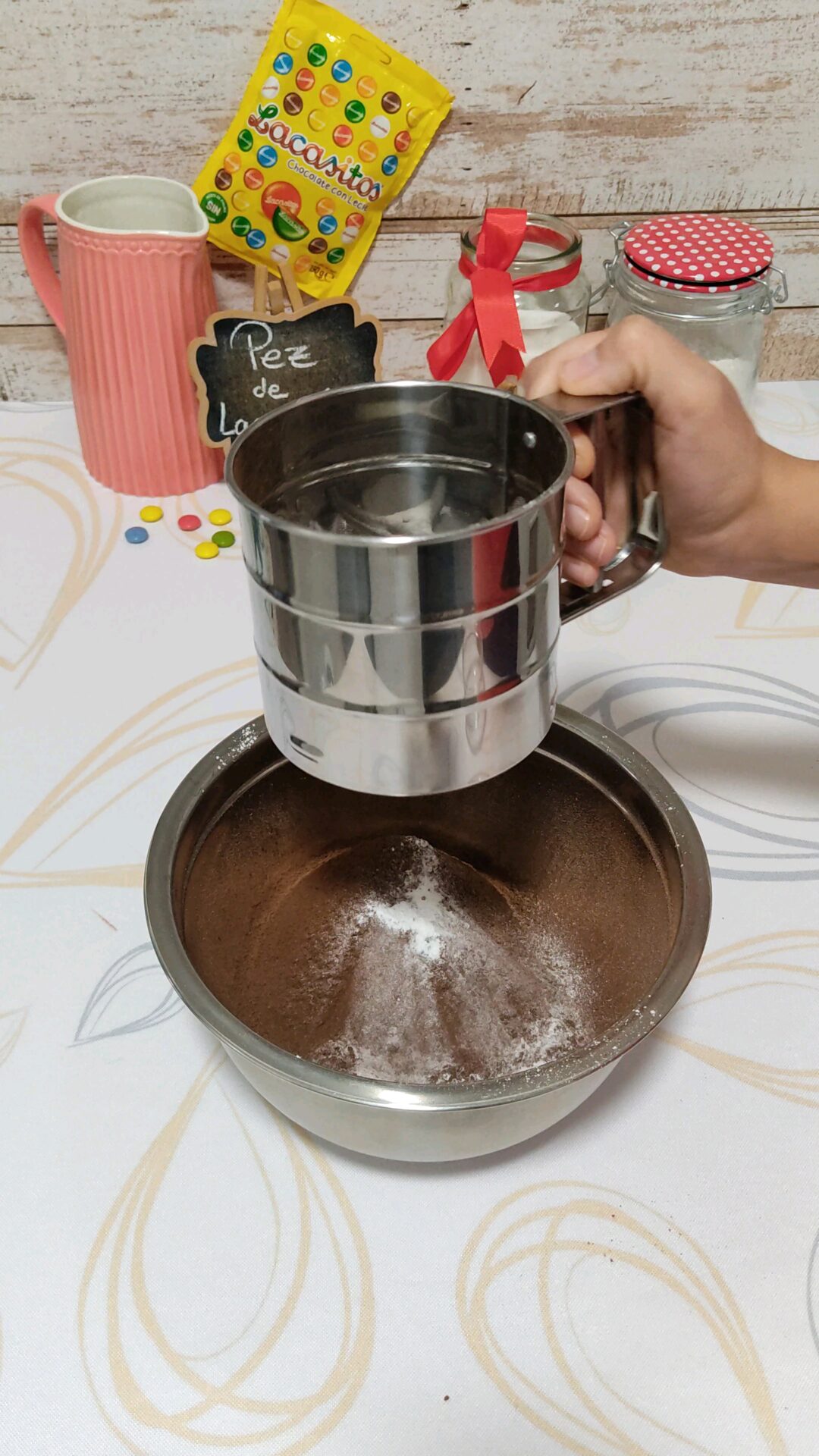 Tamizamos harina, cacao y levadura Tamizamos harina, cacao y levadura