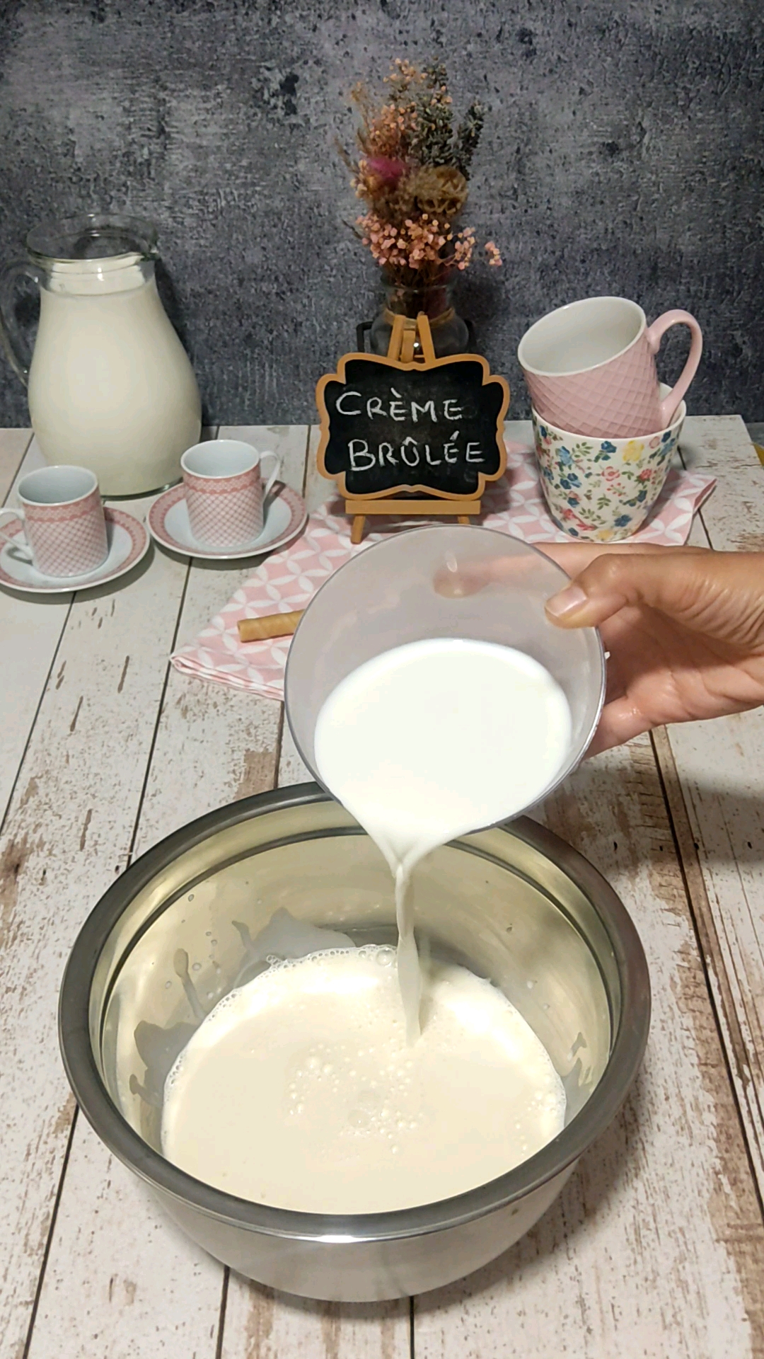 Incorporamos la leche y el azúcar