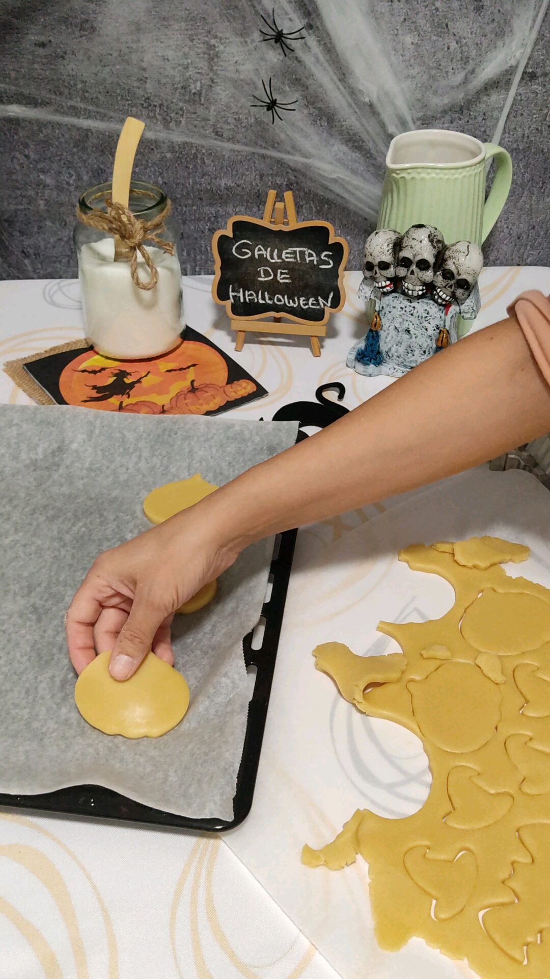 Llevamos las galletas a una bandeja de horno