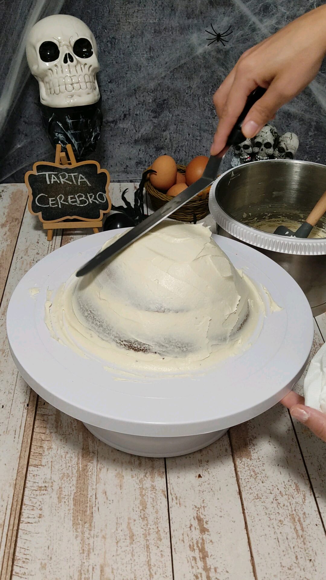 Cubrimos el bizcocho con el resto de buttercream